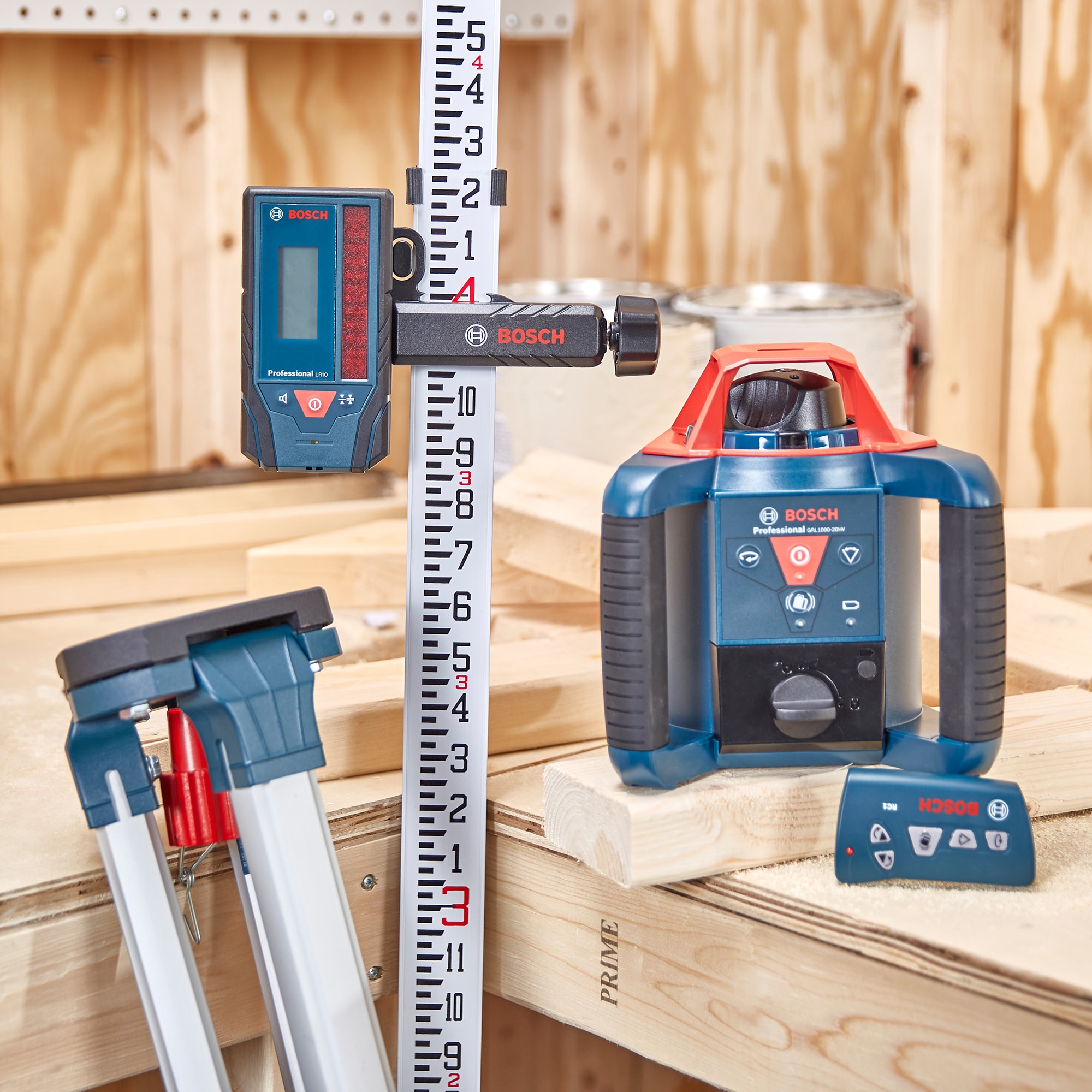 Kit de Nivel Láser Giratorio Autonivelante Bosch 360 grados GRL1000-20HVK con Alcance de 1000 pies en Rojo
