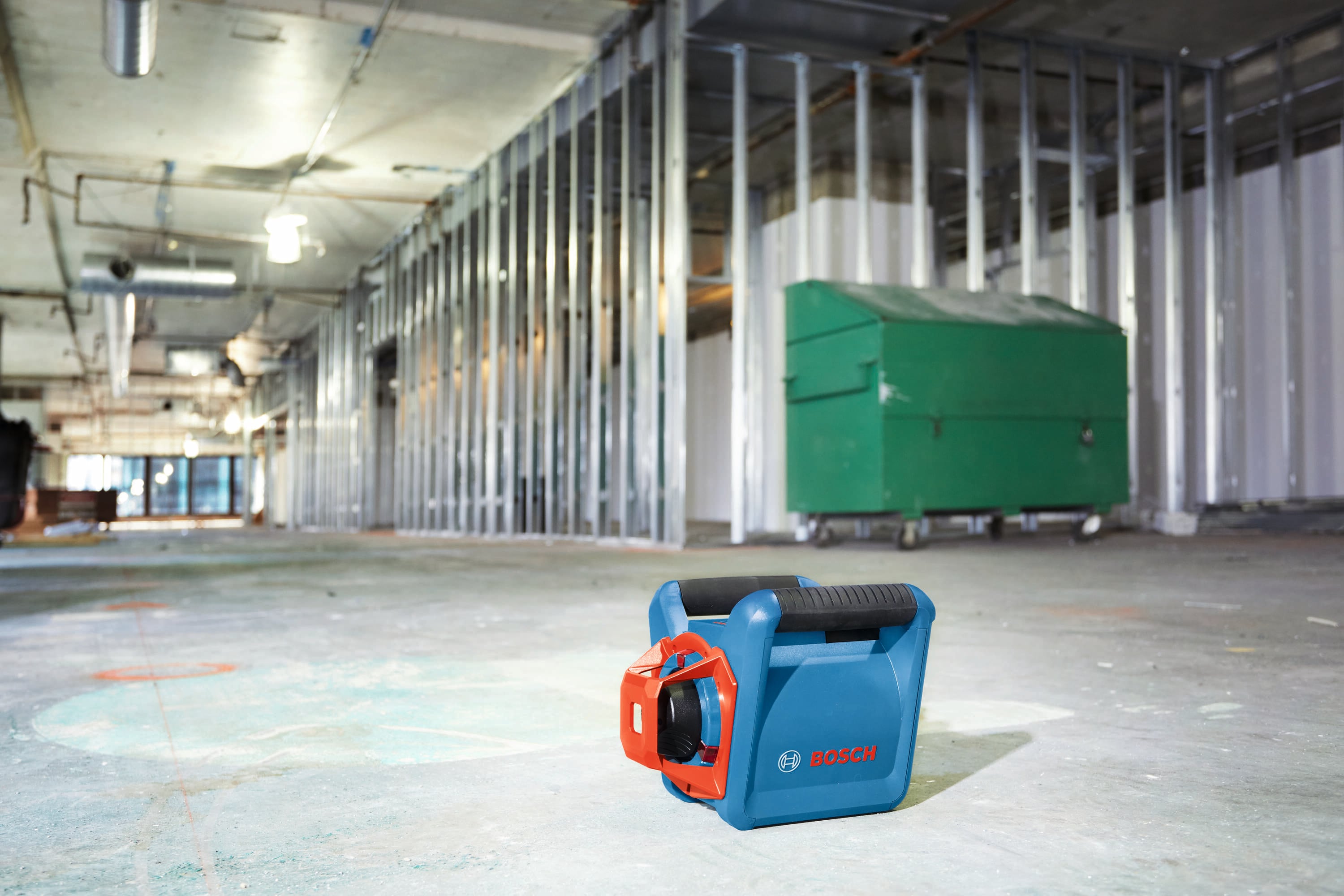 Kit de Nivel Láser Giratorio Autonivelante Bosch 360 grados GRL1000-20HVK con Alcance de 1000 pies en Rojo