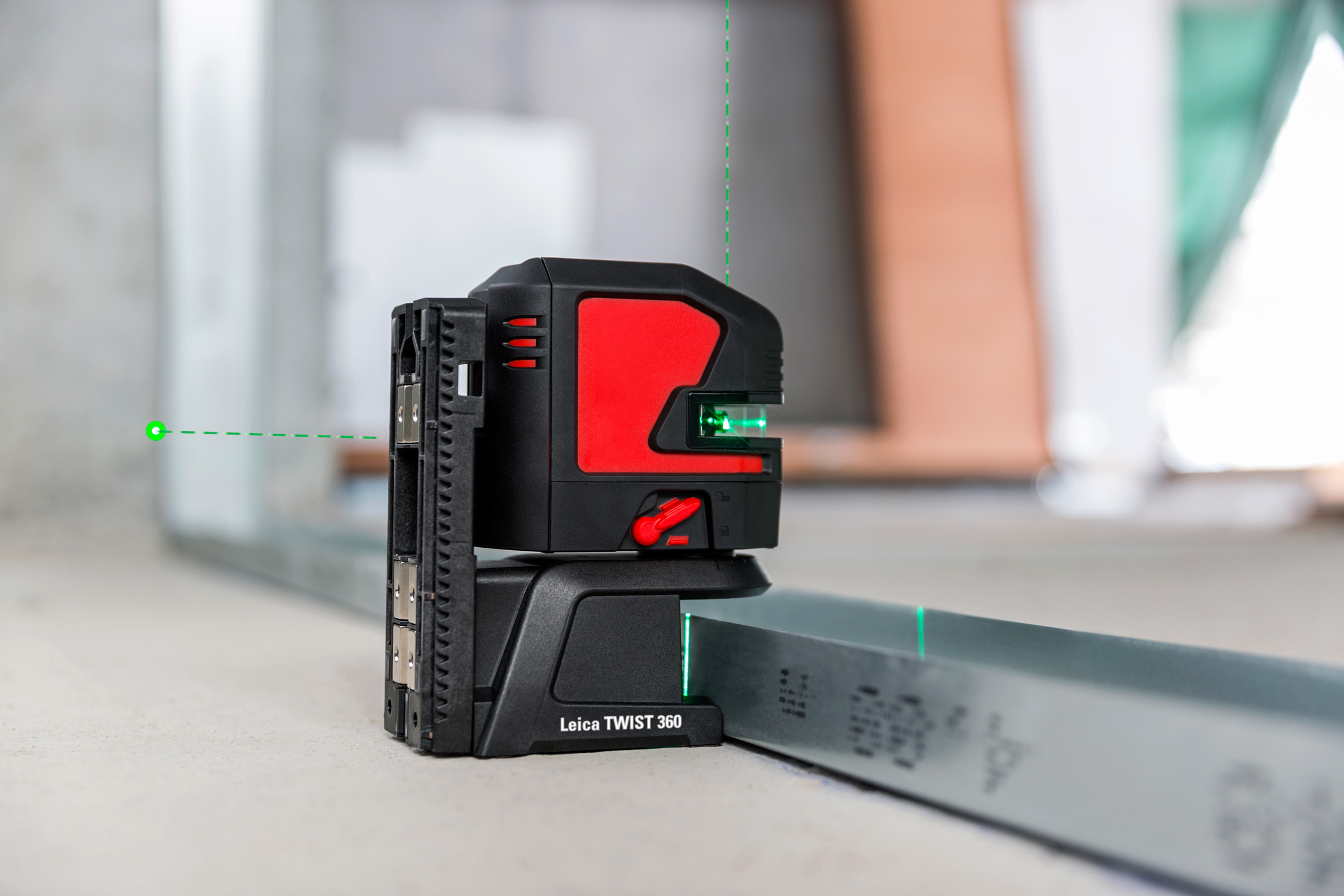 Nivel láser Leica Geosystems de línea cruzada/nivel de plomada verde autonivelante de 115 pies L2P5G