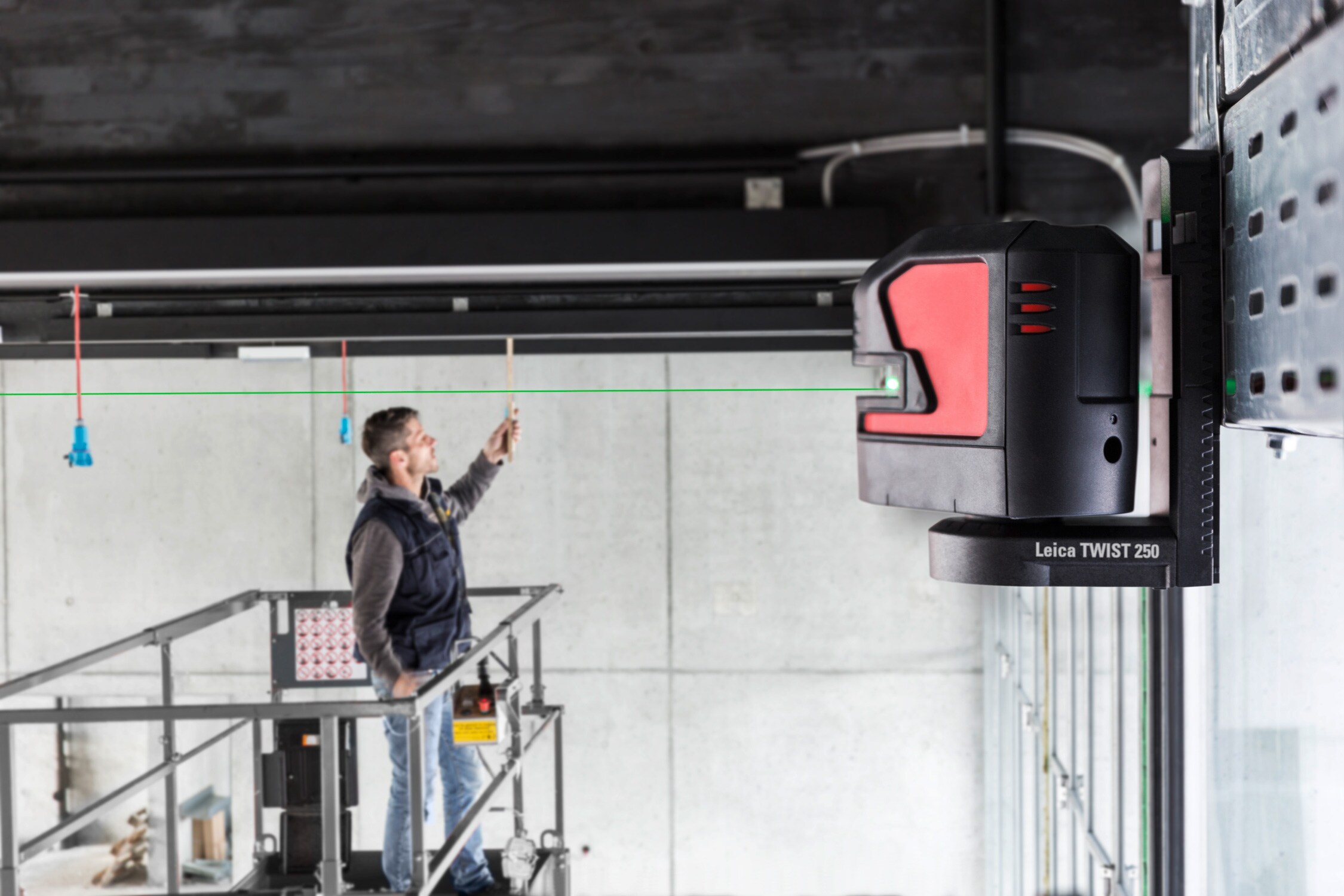 Nivel láser de autonivelación de líneas cruzadas en verde de Leica Geosystems de 115 pies L2G