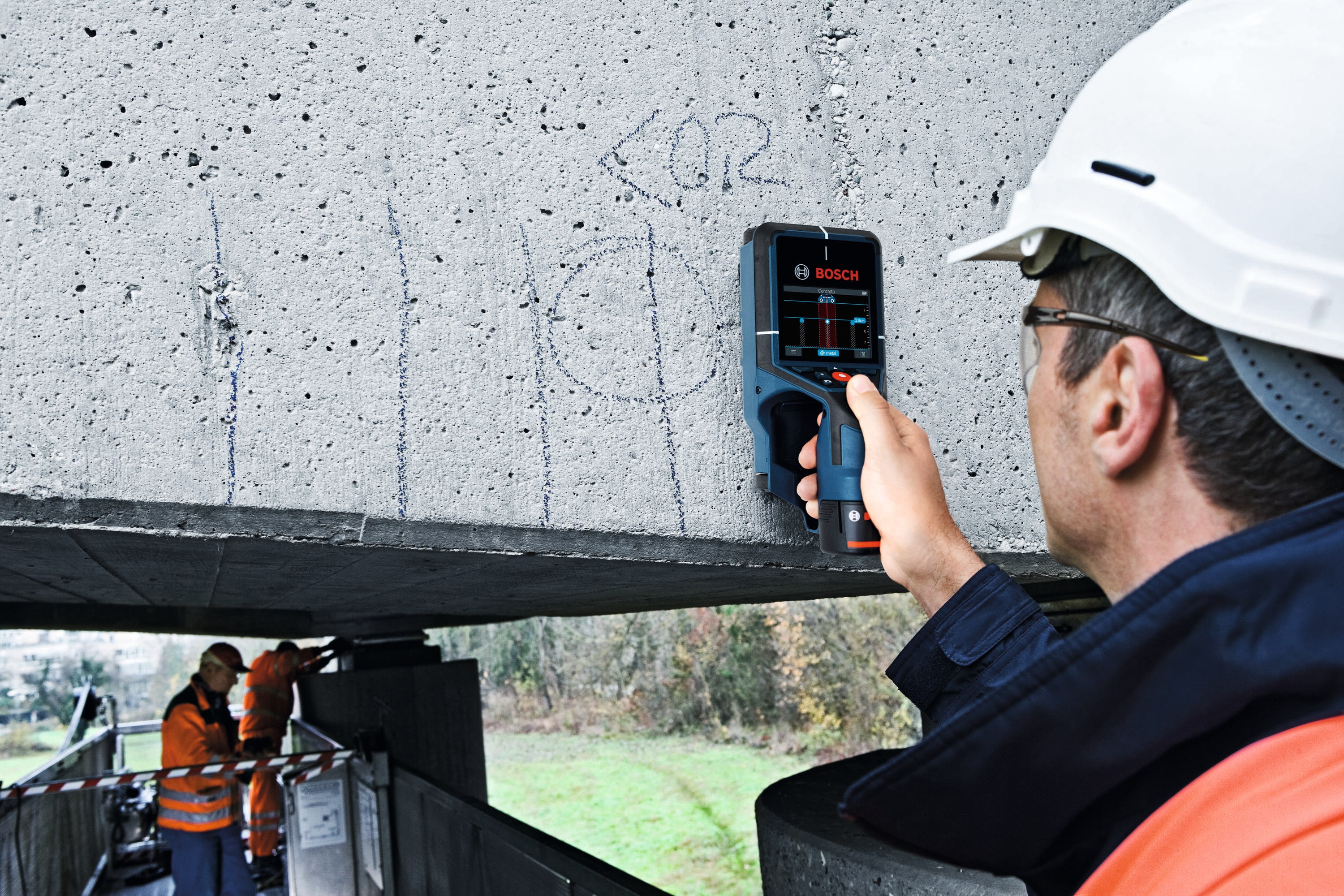 Localizador de metal/madera/eléctrico Bosch 12V Max D-TECT200C con profundidad de escaneo de 7.9 pulgadas