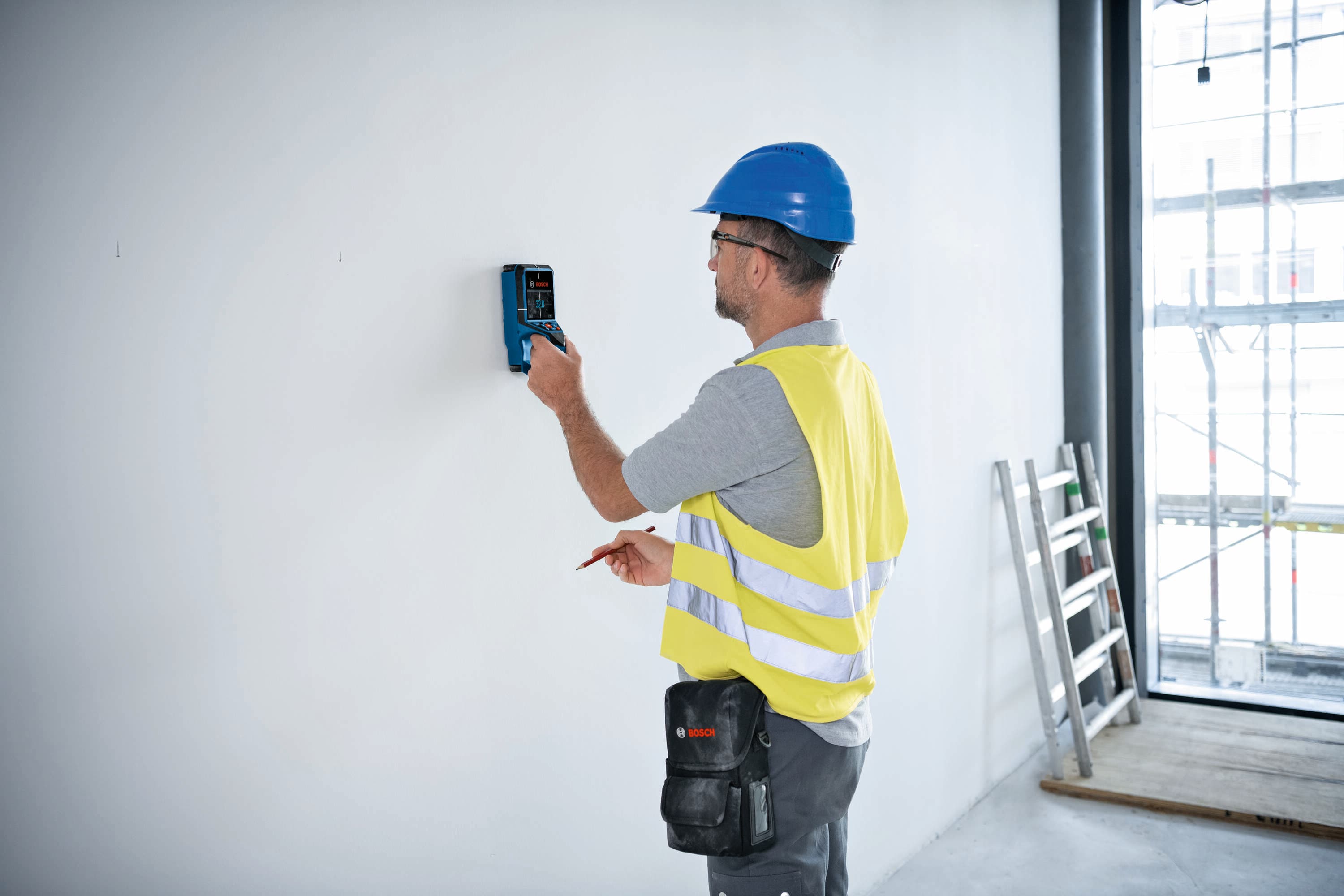 Localizador de metal/madera/eléctrico Bosch 12V Max D-TECT200C con profundidad de escaneo de 7.9 pulgadas