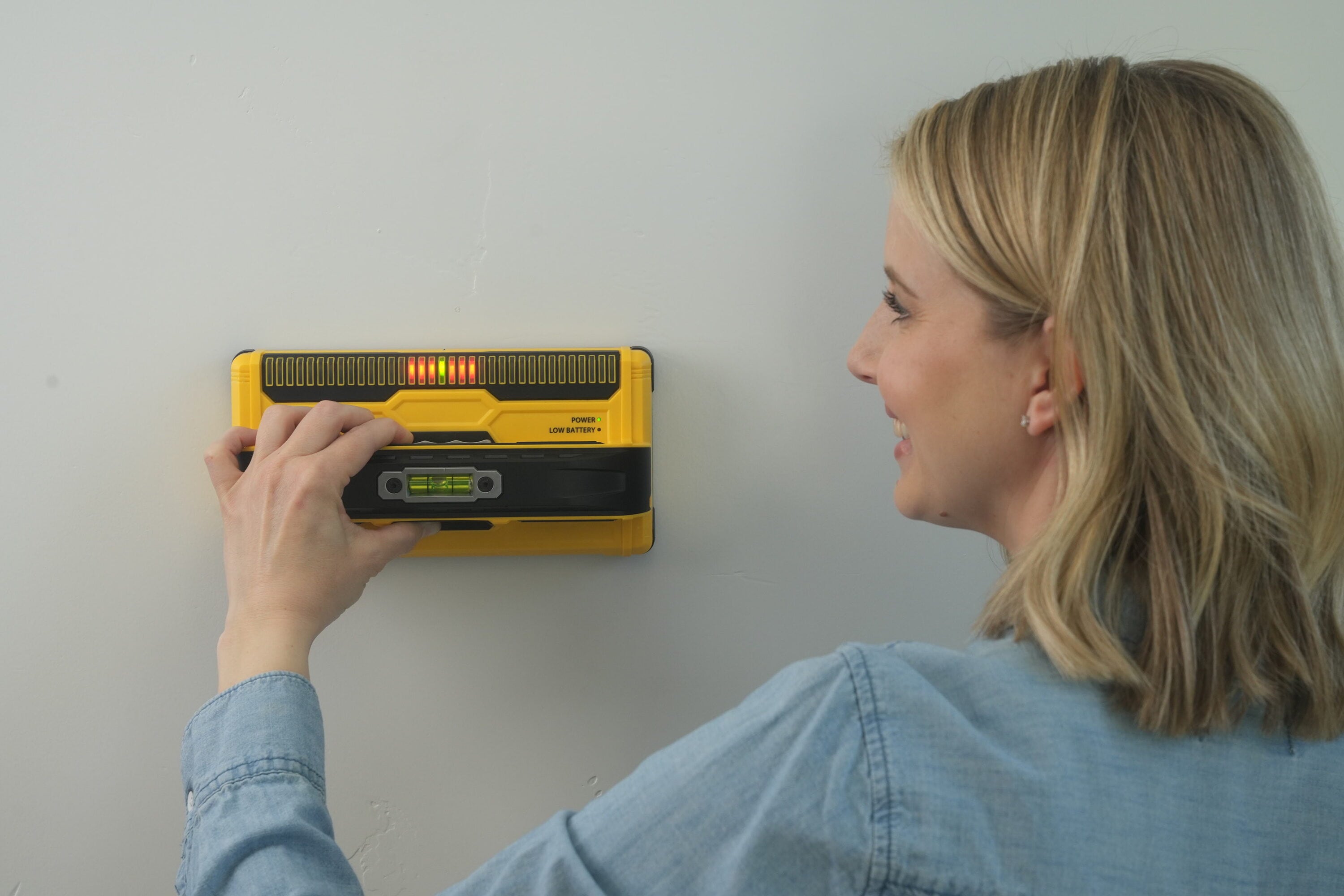 Localizador de montantes metálicos y de madera Franklin Sensors MAX con escaneo de profundidad de 2.5 pulgadas FSMAX12