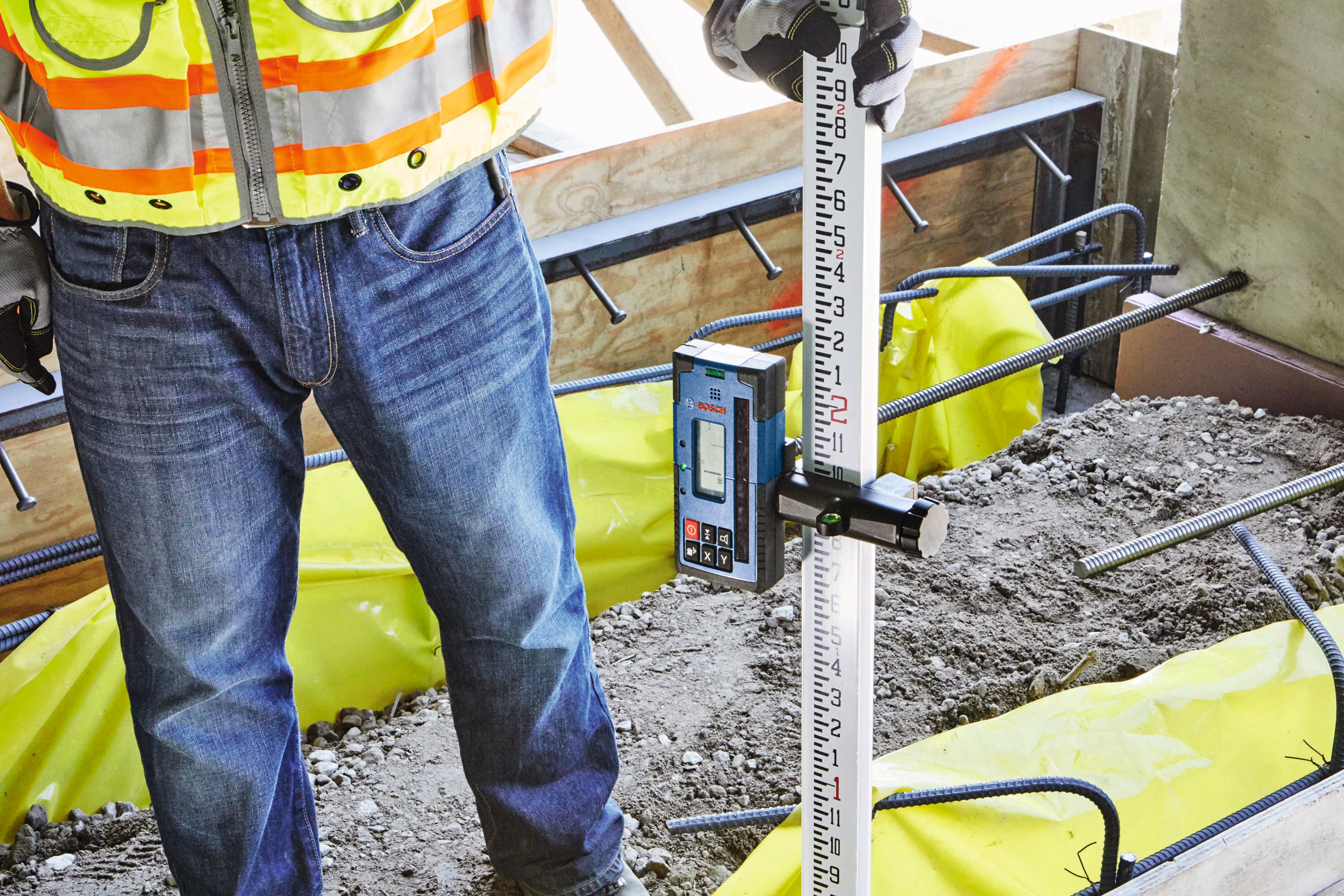 Nivel láser giratorio autonivelante Bosch 4000-ft Red 360-Degree GRL4000-80CHVK