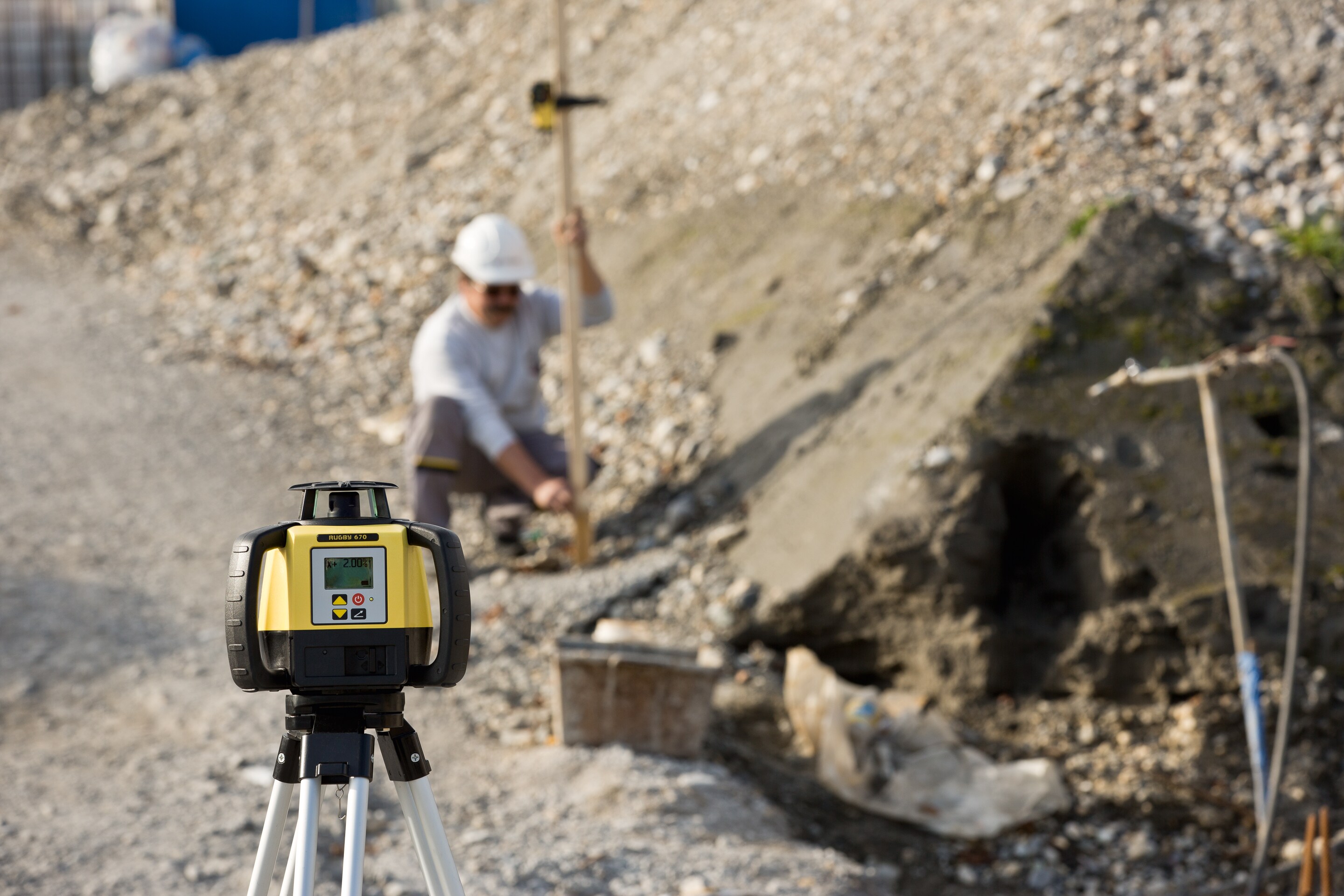 Nivel láser de líneas cruzadas/horizontal autonivelante Leica Geosystems 1970 pies 360 grados Rojo RUGBY 620 RE140
