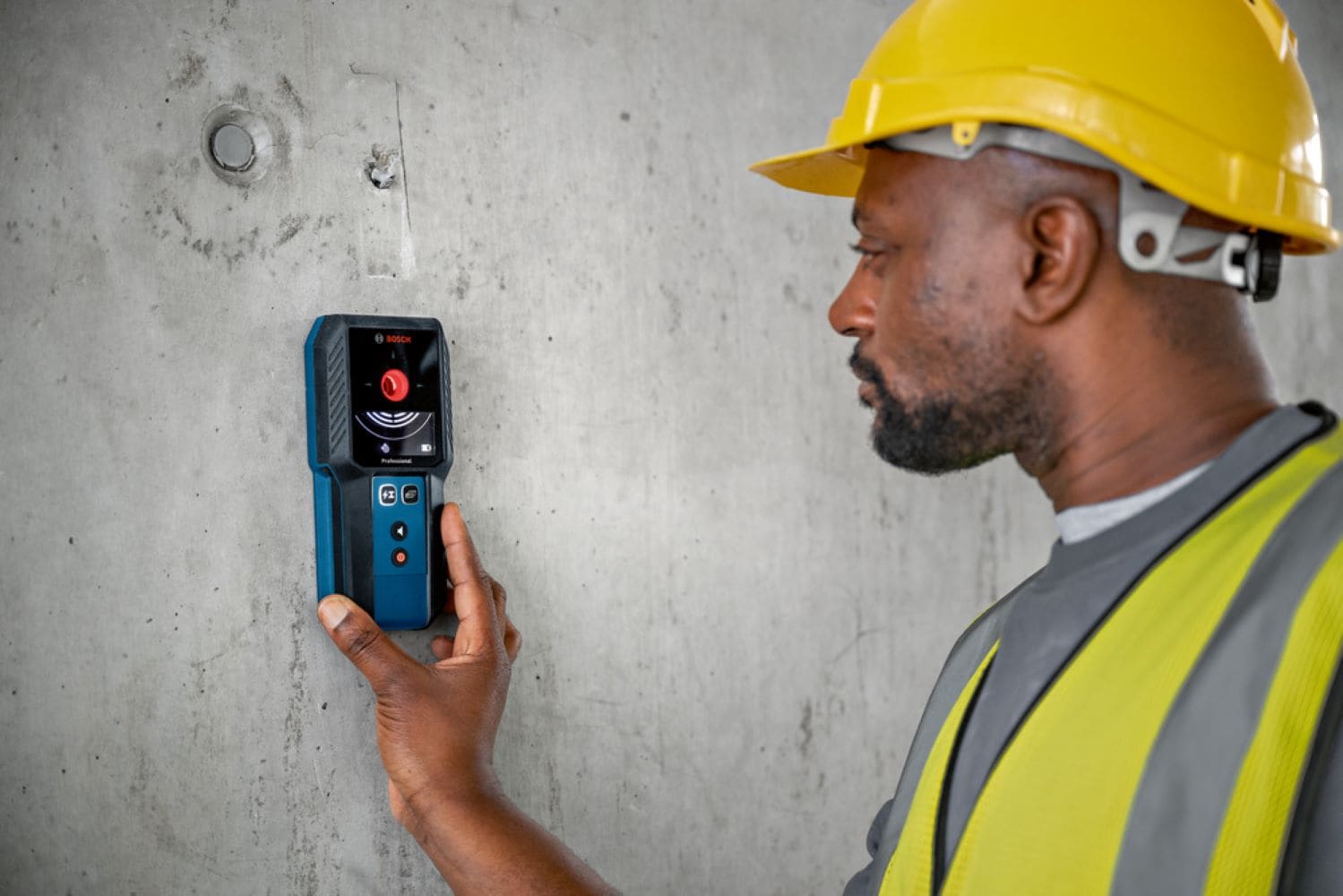 Localizador de Electricidad/Metal/Madera Bosch 4-en-1 con Escaneo de Profundidad GMS120-27