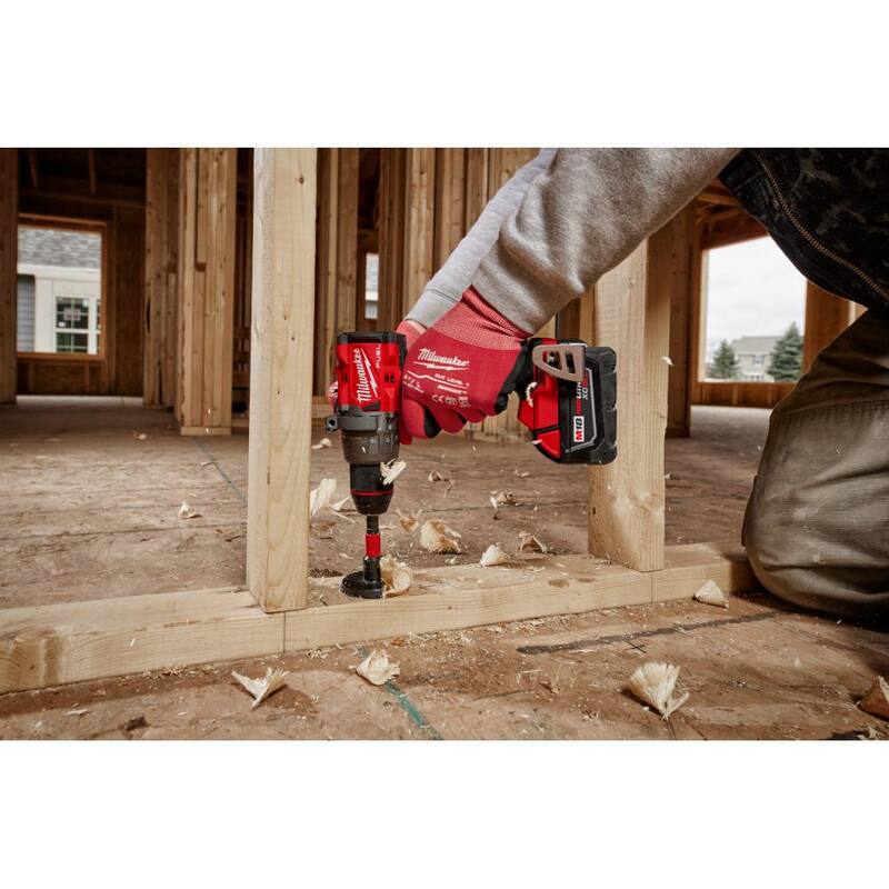 Kit de taladro/destornillador inalámbrico sin escobillas Milwaukee M18 FUEL 18V de 1/2 pulg. con sierra circular de 6-1/2 pulg. - 2903-22-2630-20