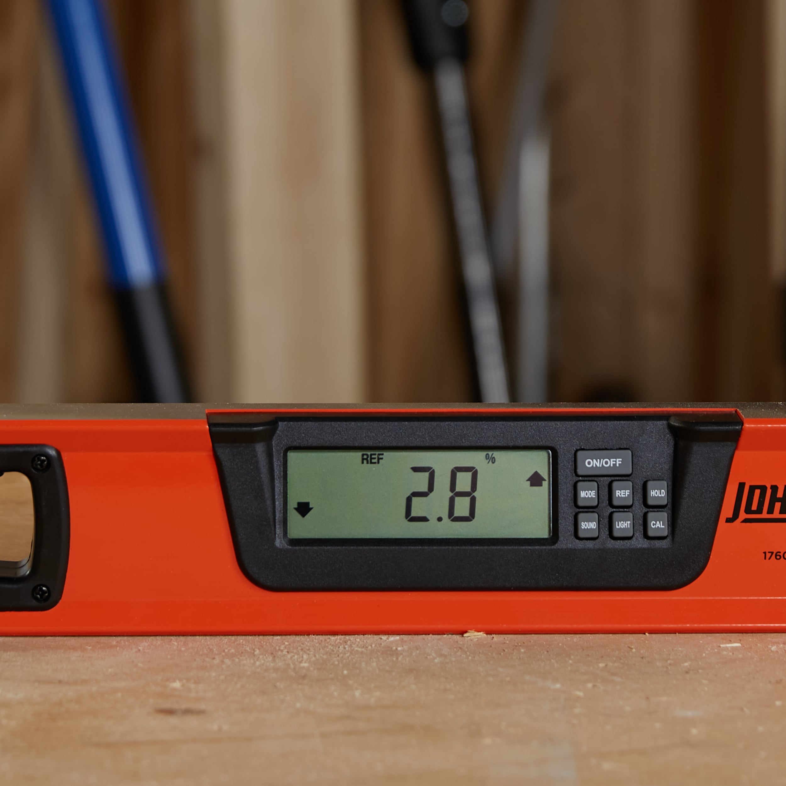 Nivel de burbuja de viga en caja de aluminio Johnson Level de 24 pulgadas con 2 viales 1760-2400