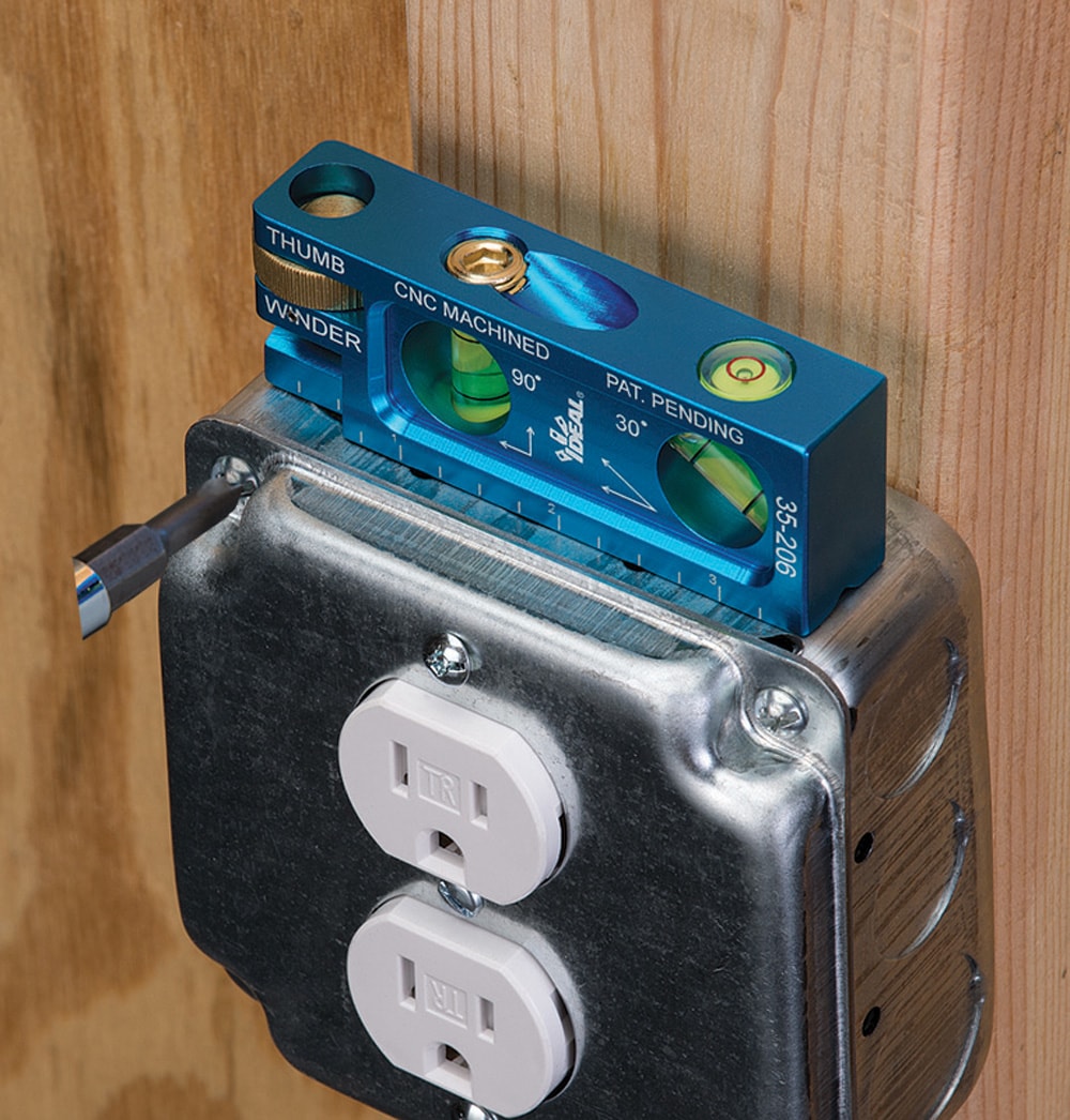 Nivel de Conduit Magnético IDEAL de Aluminio 3.5-in 2 Vial 35-206