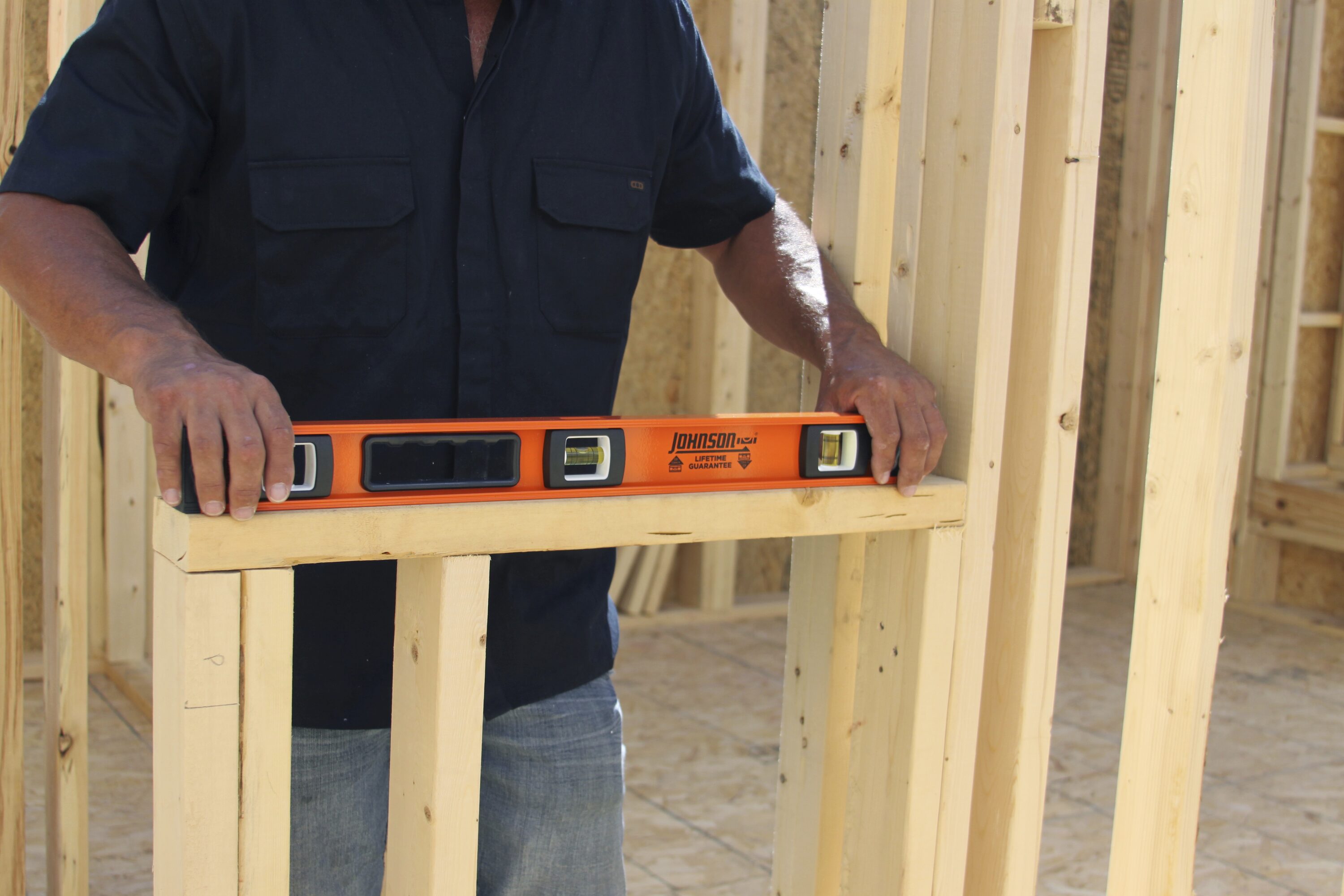 Nivel de aluminio Johnson Level de 24 pulgadas con 3 burbujas y forma de viga I 1253-2400