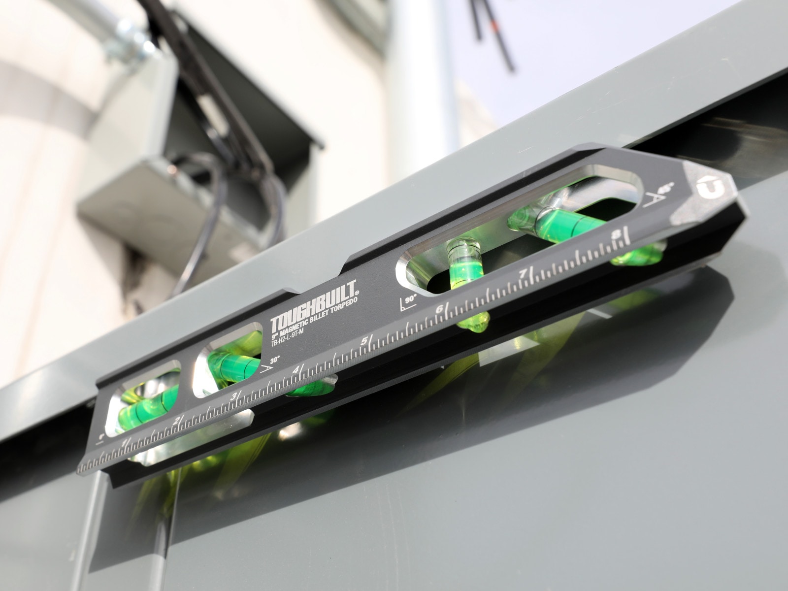 Nivel de burbuja magnético TOUGHBUILT de aluminio de 9 pulgadas con 4 burbujas TB-H2-L-9T-M