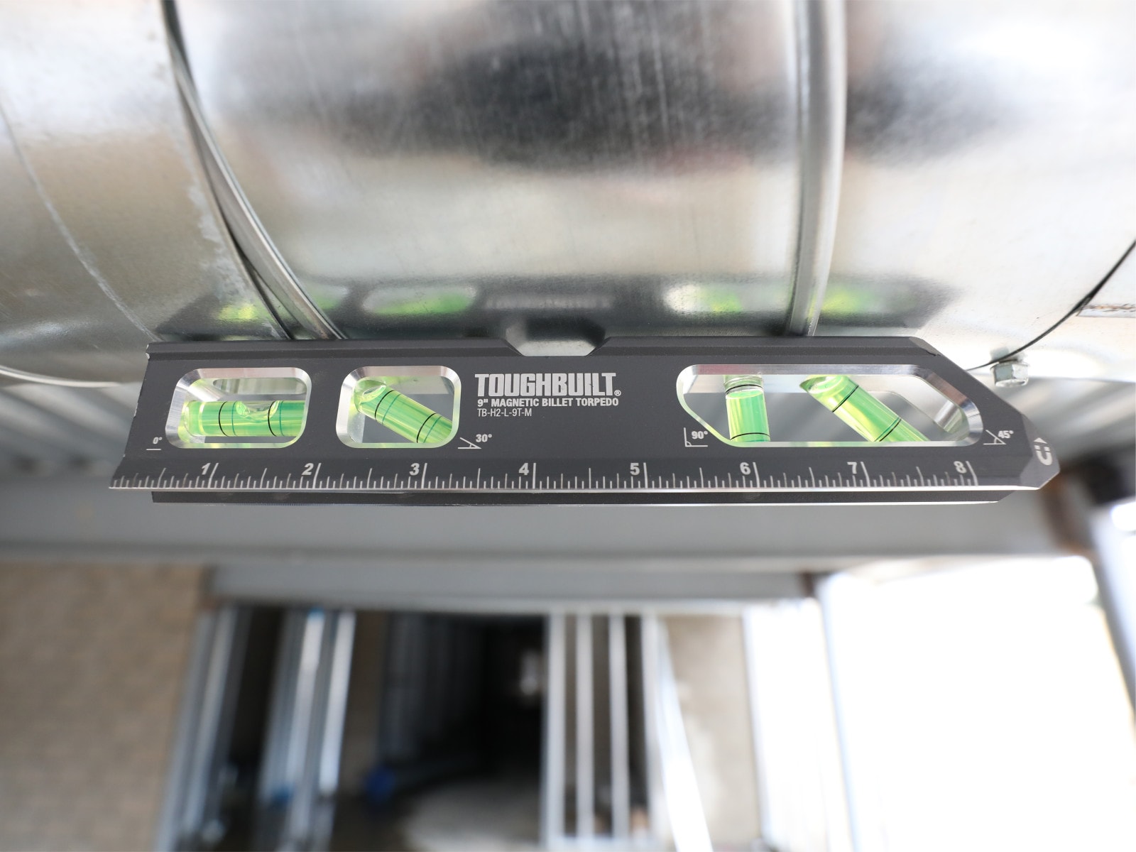 Nivel de burbuja magnético TOUGHBUILT de aluminio de 9 pulgadas con 4 burbujas TB-H2-L-9T-M