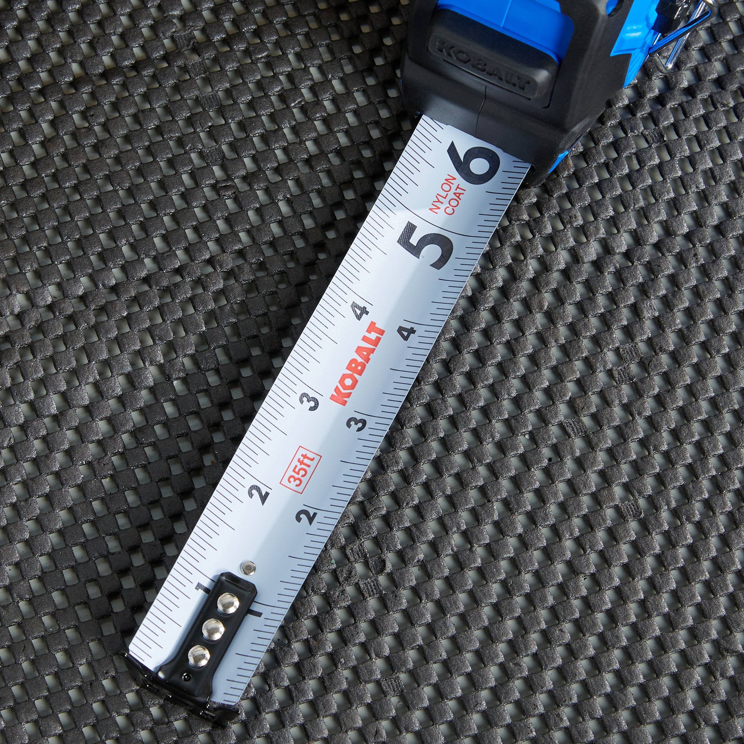 Medida de cinta Kobalt Compact de hoja ancha de 35 pies modelo KB97335