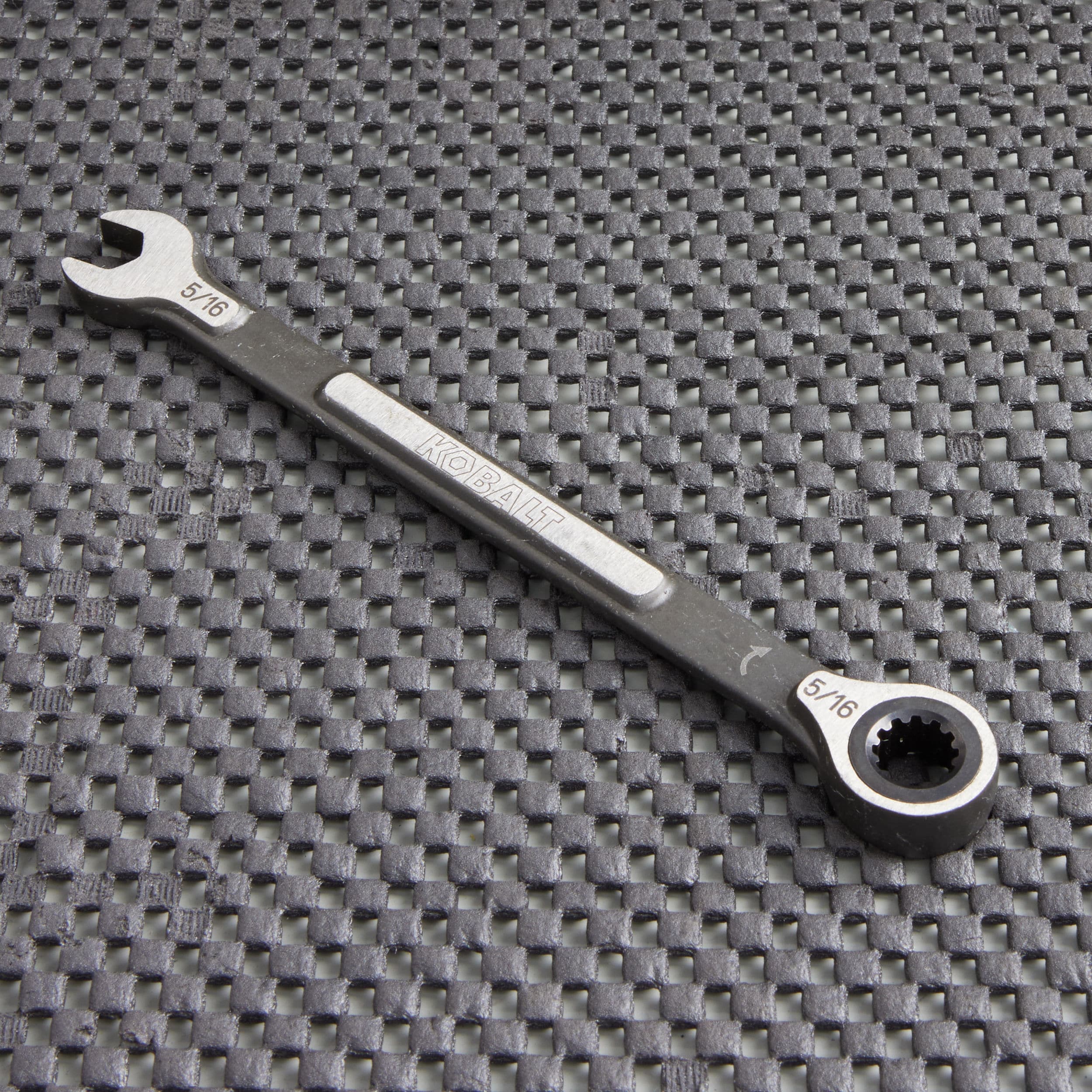 Llave de trinquete estándar (SAE) universal Kobalt 5/16 pulgadas 80747