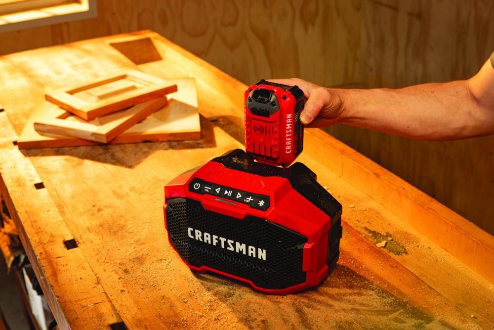 Altavoz para sitio de trabajo inalámbrico con Bluetooth CRAFTSMAN V20 20-volt max CMCR001B-10