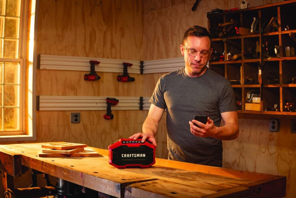 Altavoz para sitio de trabajo inalámbrico con Bluetooth CRAFTSMAN V20 20-volt max CMCR001B-10