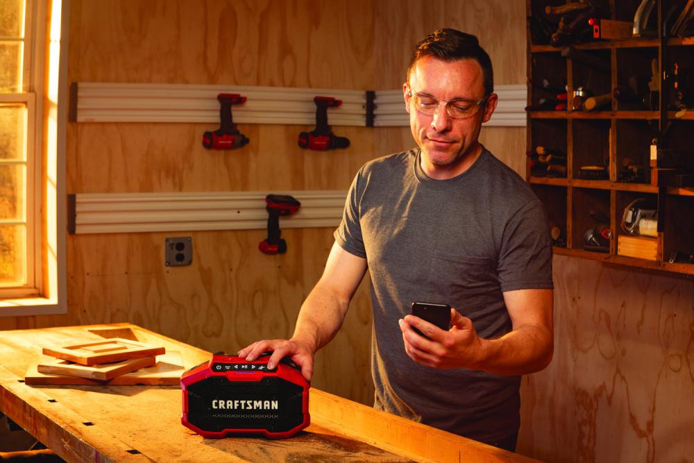 Altavoz para sitio de trabajo inalámbrico con Bluetooth CRAFTSMAN V20 20-volt max CMCR001B-10