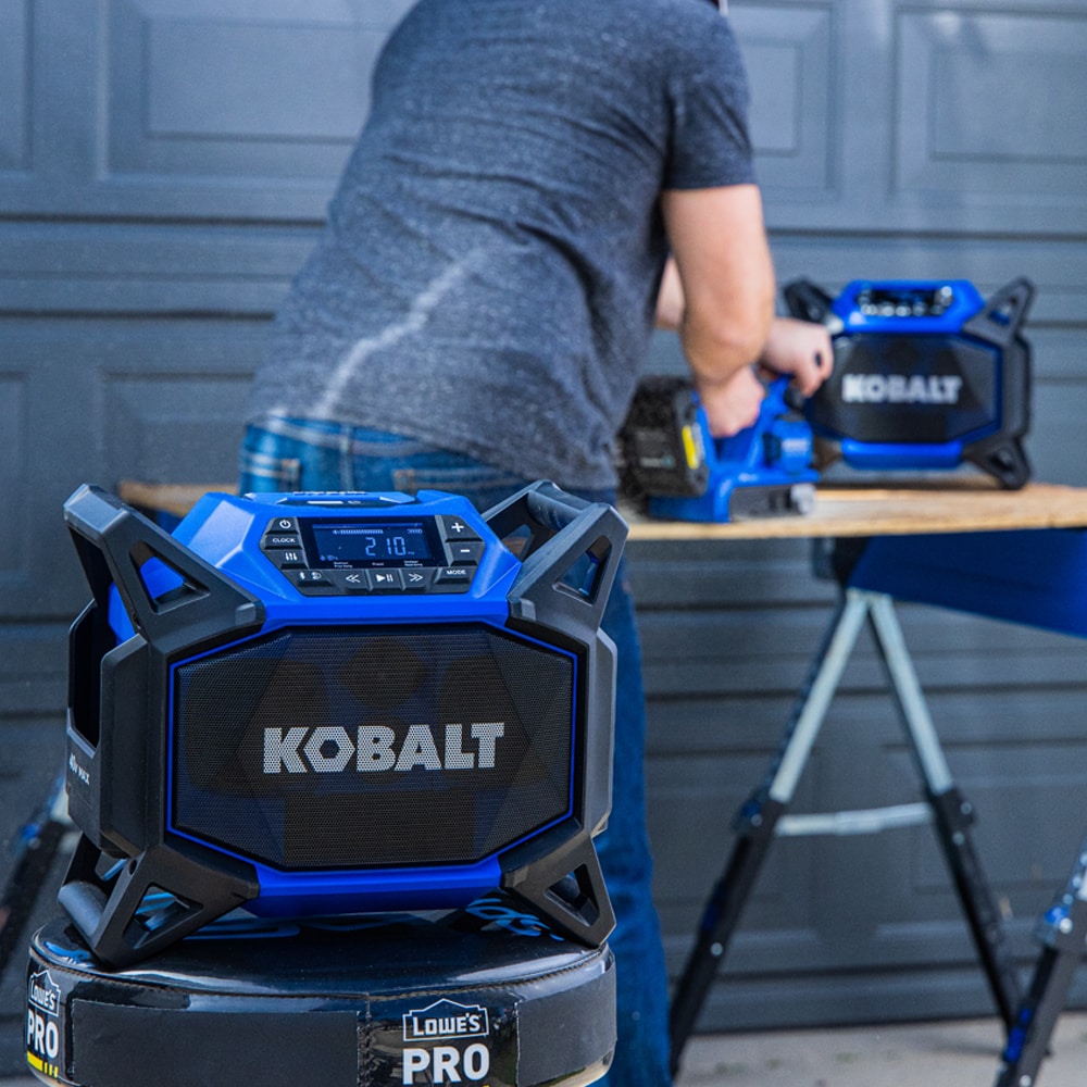 Radio para sitio de trabajo inalámbrico resistente al agua con Bluetooth Kobalt de 40 voltios KJR 1040-03