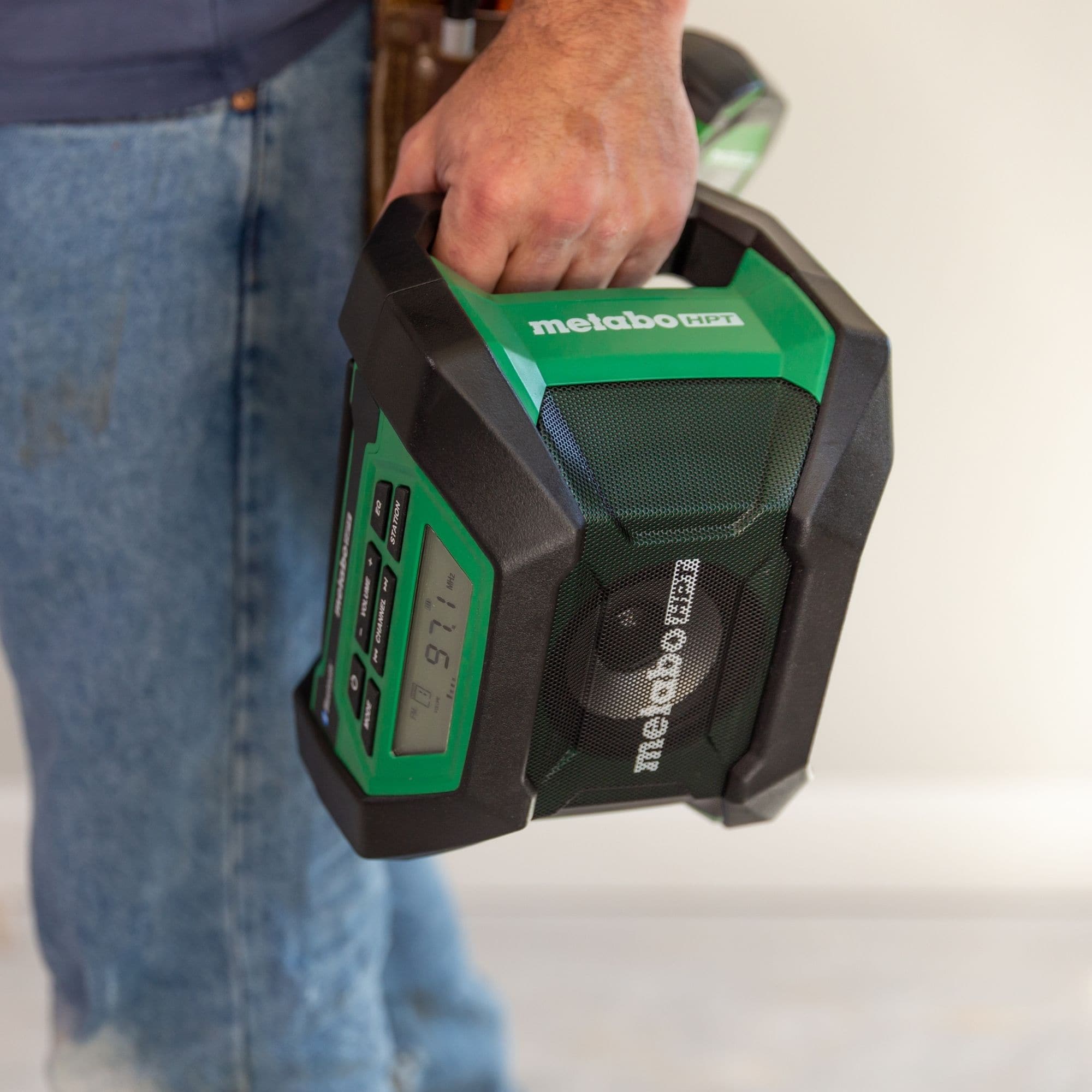 Radio para el sitio de trabajo inalámbrico Metabo HPT Multi-Volt 18-volt con Bluetooth UR18DAQ4M