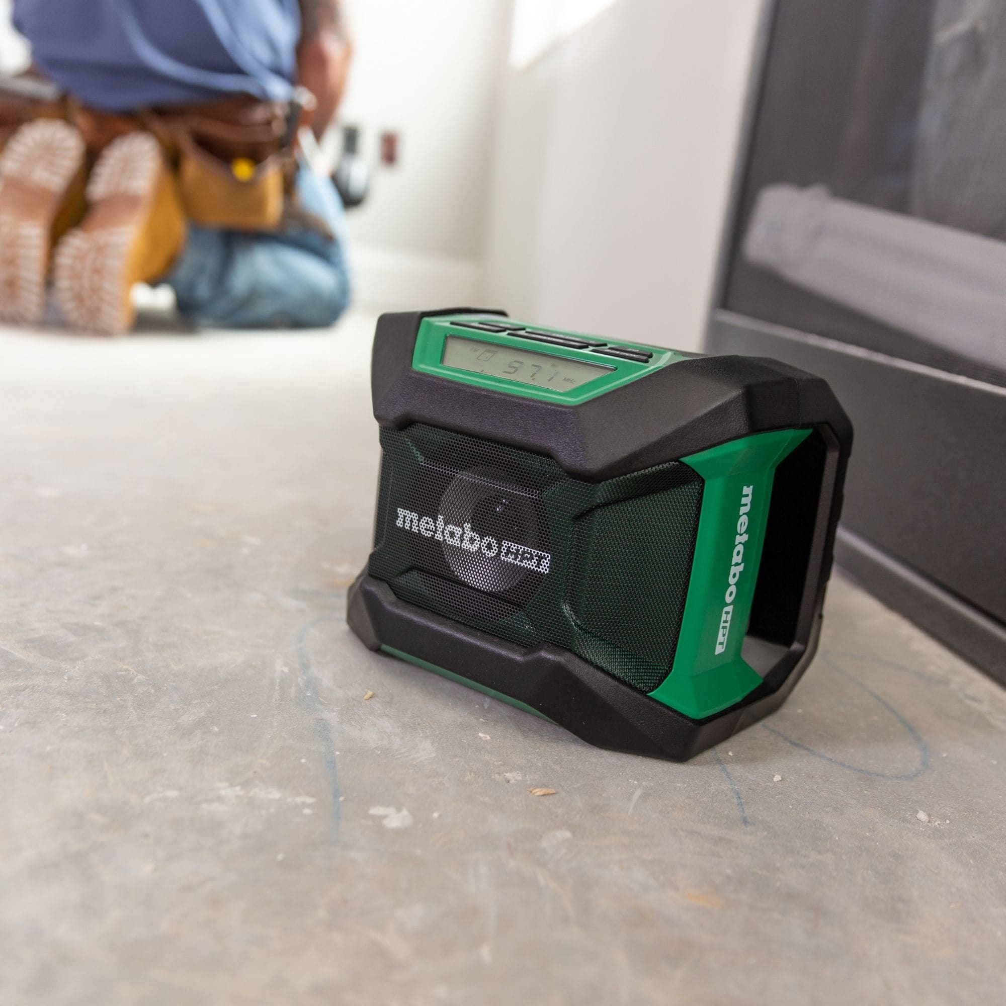 Radio para el sitio de trabajo inalámbrico Metabo HPT Multi-Volt 18-volt con Bluetooth UR18DAQ4M