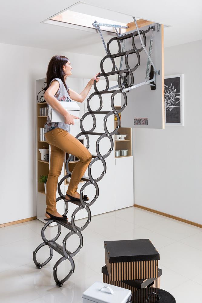 Escalera de tijera para ático de acero FAKRO 8.17-9.17 pies (Apertura bruta: 22.5 pulgadas x 31.5 pulgadas) con capacidad de 350 lbs. Modelo 66875.
