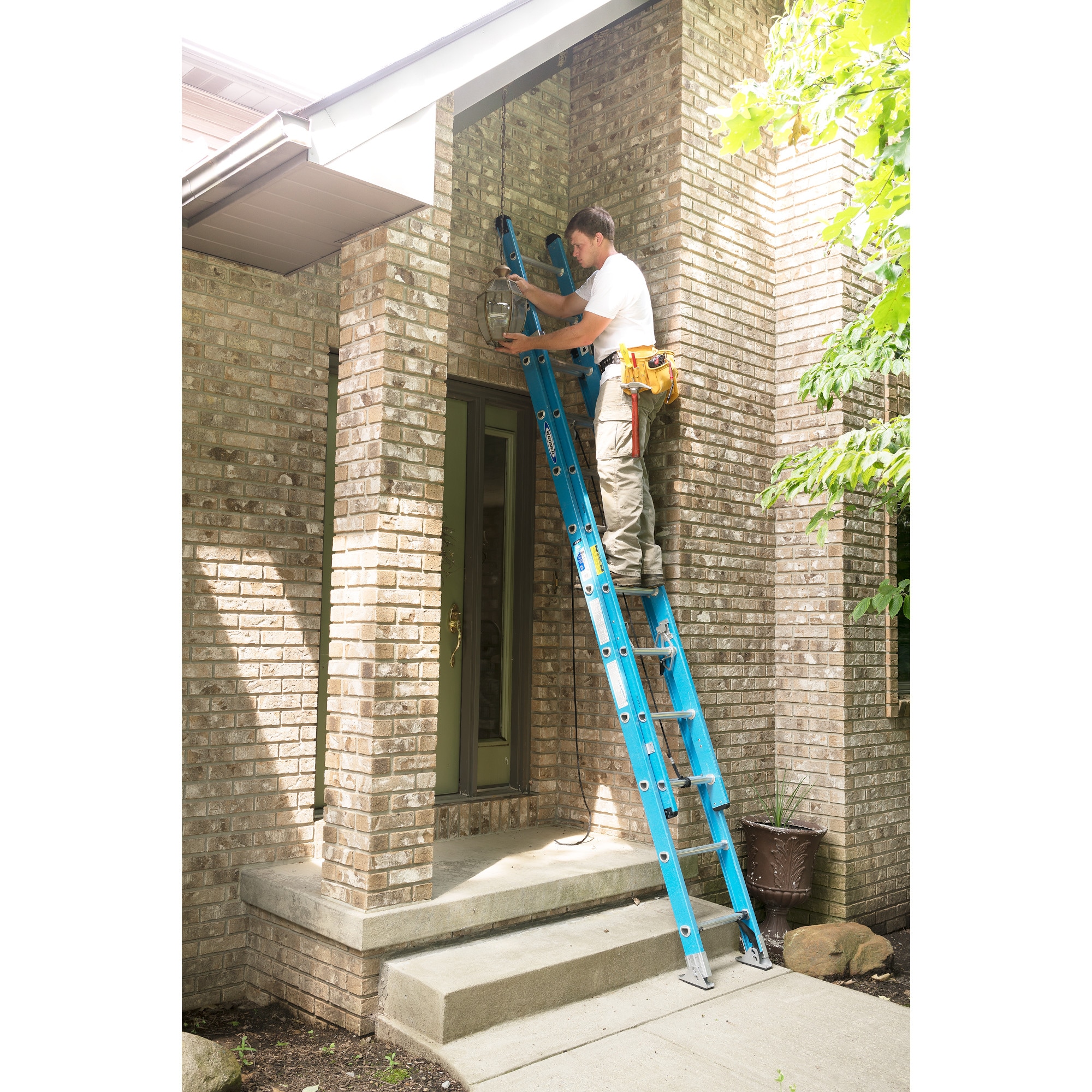 Escalera de extensión de fibra de vidrio tipo 1, capacidad de carga de 250 lb, modelo FE1020-2 de 20 pies (altura de alcance de 19 pies) de Werner FE1000-2
