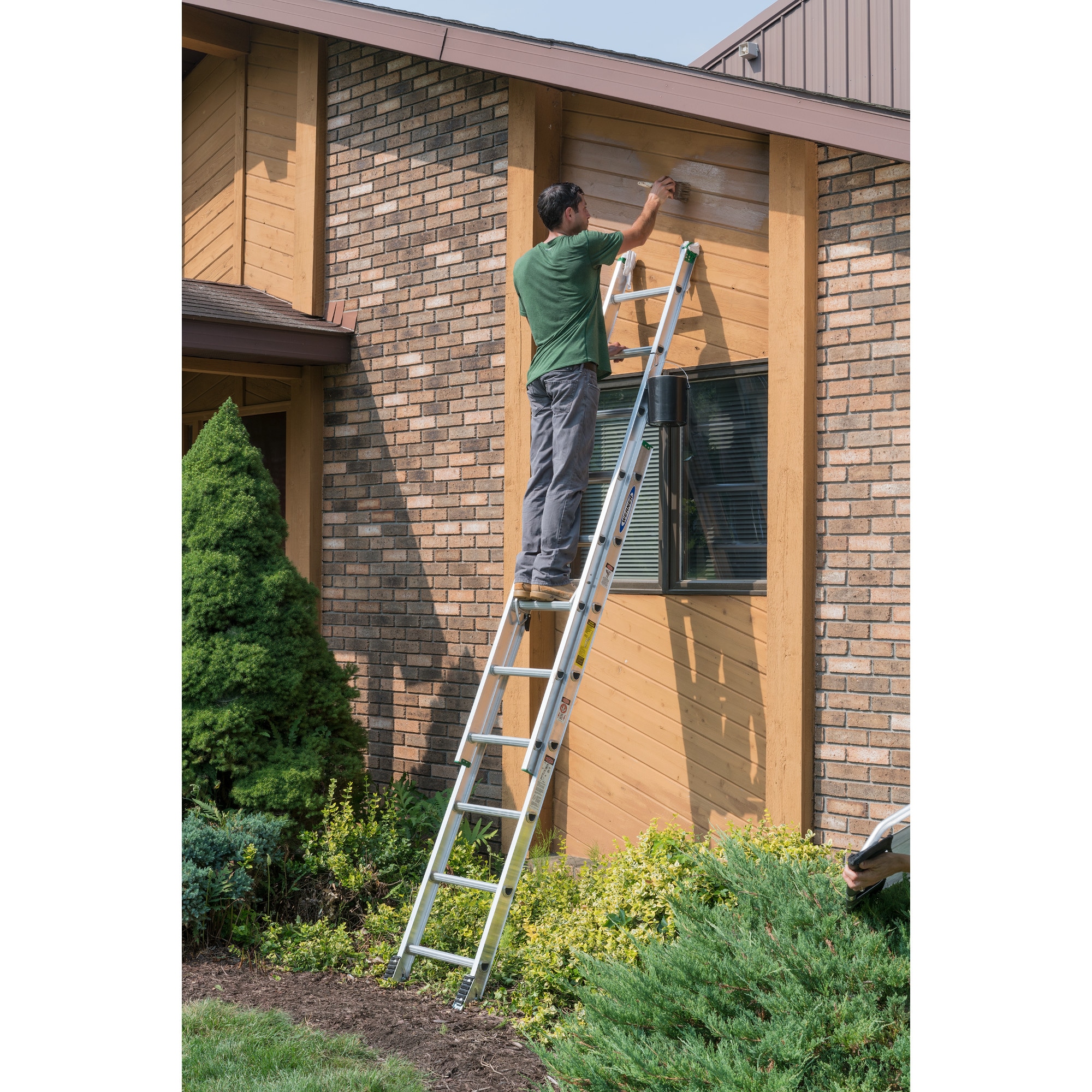 Escalera de extensión de aluminio Werner D1200-2 de 40 pies (altura de alcance de 37 pies) Tipo 2 - Capacidad de carga de 225 libras. Escalera de extensión D1240-2
