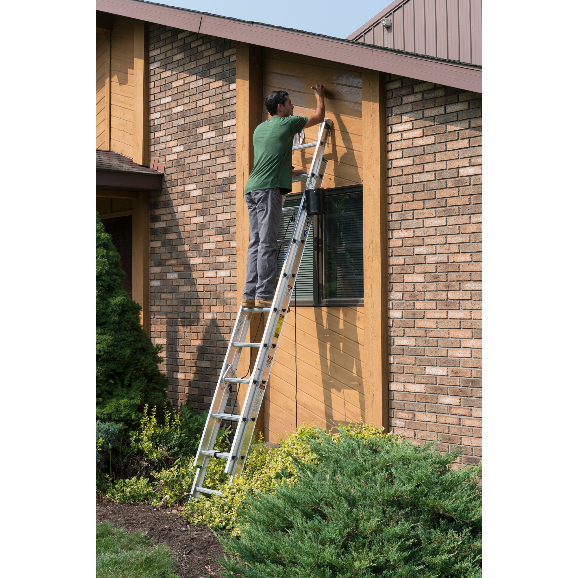 Escalera de extensión de aluminio Werner D1100-2 de 20 pies (19 pies de altura alcanzable) Tipo 3 - Capacidad de carga de 200 libras. Escalera de extensión D1120-2