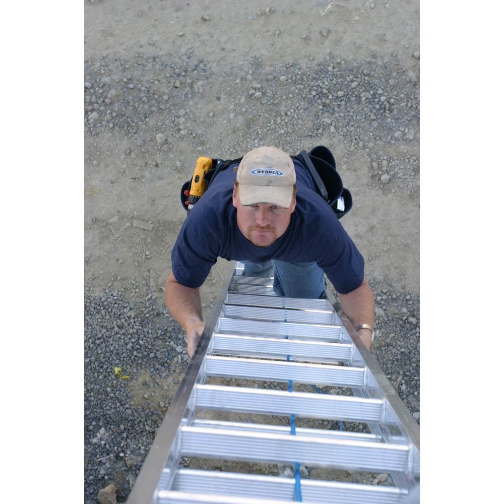 Escalera de extensión de aluminio tipo 1A Werner D1500-2 de 32 pies (altura de alcance de 31 pies) con capacidad de carga de 300 lbs. Modelo D1532-2.