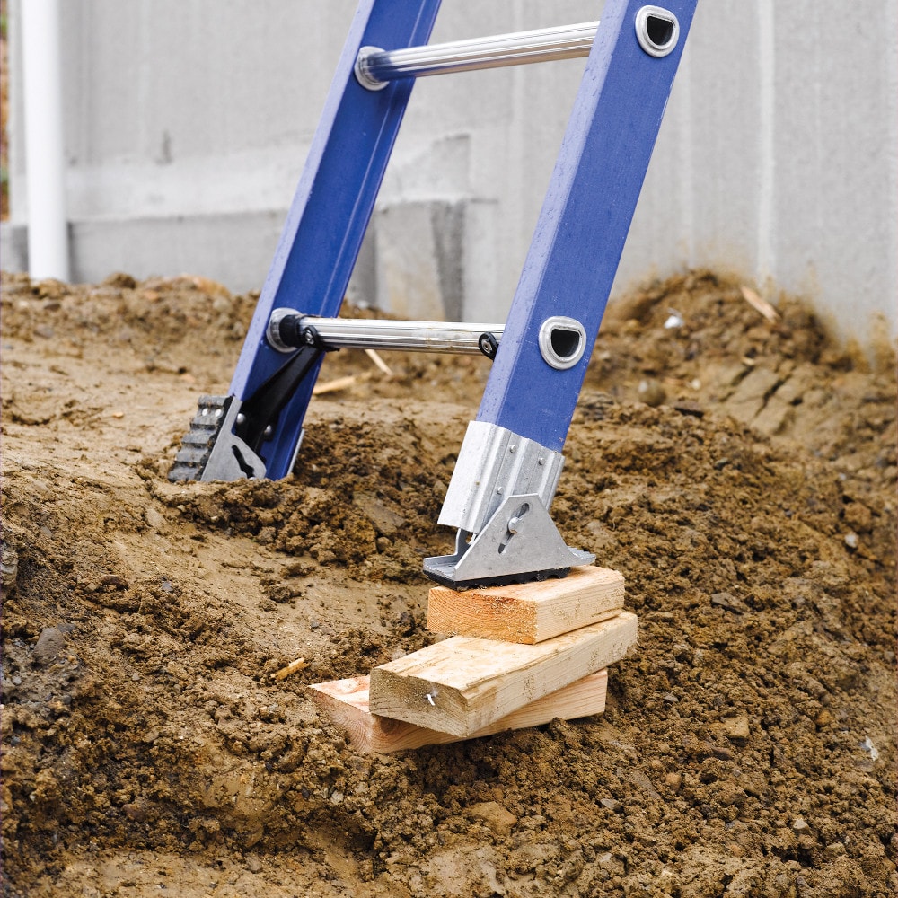 Escalera extensible de fibra de vidrio Equalizer 20 pies (altura de alcance de 19 pies) tipo 1A de Werner - Capacidad de carga de 300 lbs. Modelo D8220-2EQ