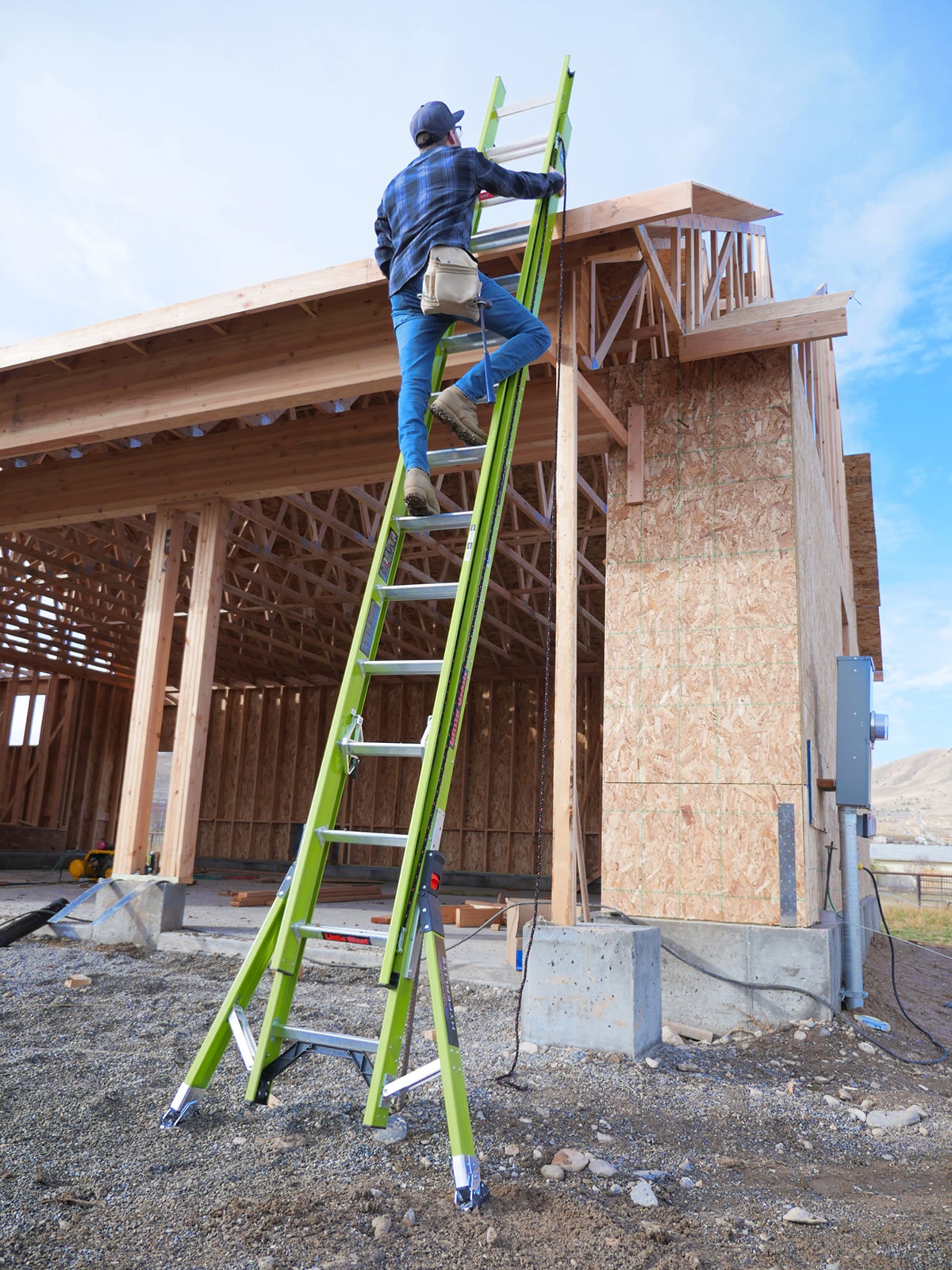 "Escalera de extensión telescópica Little Giant Ladders Sumostance M28 28.0 pies (27.5 pies de altura alcanzable) Tipo 1A de fibra de vidrio - Capacidad de carga de 300 lb. Escalera de extensión"