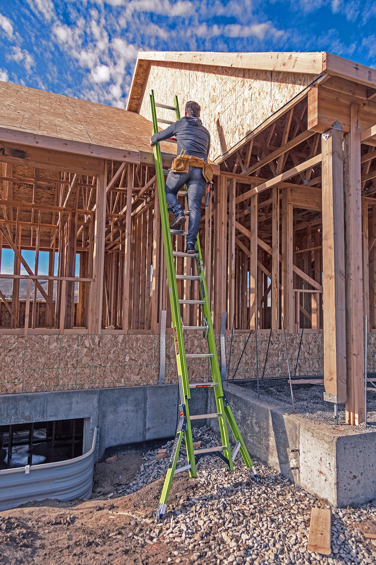 "Escalera de extensión telescópica Little Giant Ladders Sumostance M28 28.0 pies (27.5 pies de altura alcanzable) Tipo 1A de fibra de vidrio - Capacidad de carga de 300 lb. Escalera de extensión"