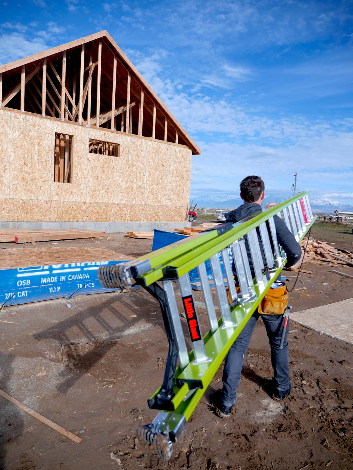 "Escalera de extensión telescópica Little Giant Ladders Sumostance M28 28.0 pies (27.5 pies de altura alcanzable) Tipo 1A de fibra de vidrio - Capacidad de carga de 300 lb. Escalera de extensión"
