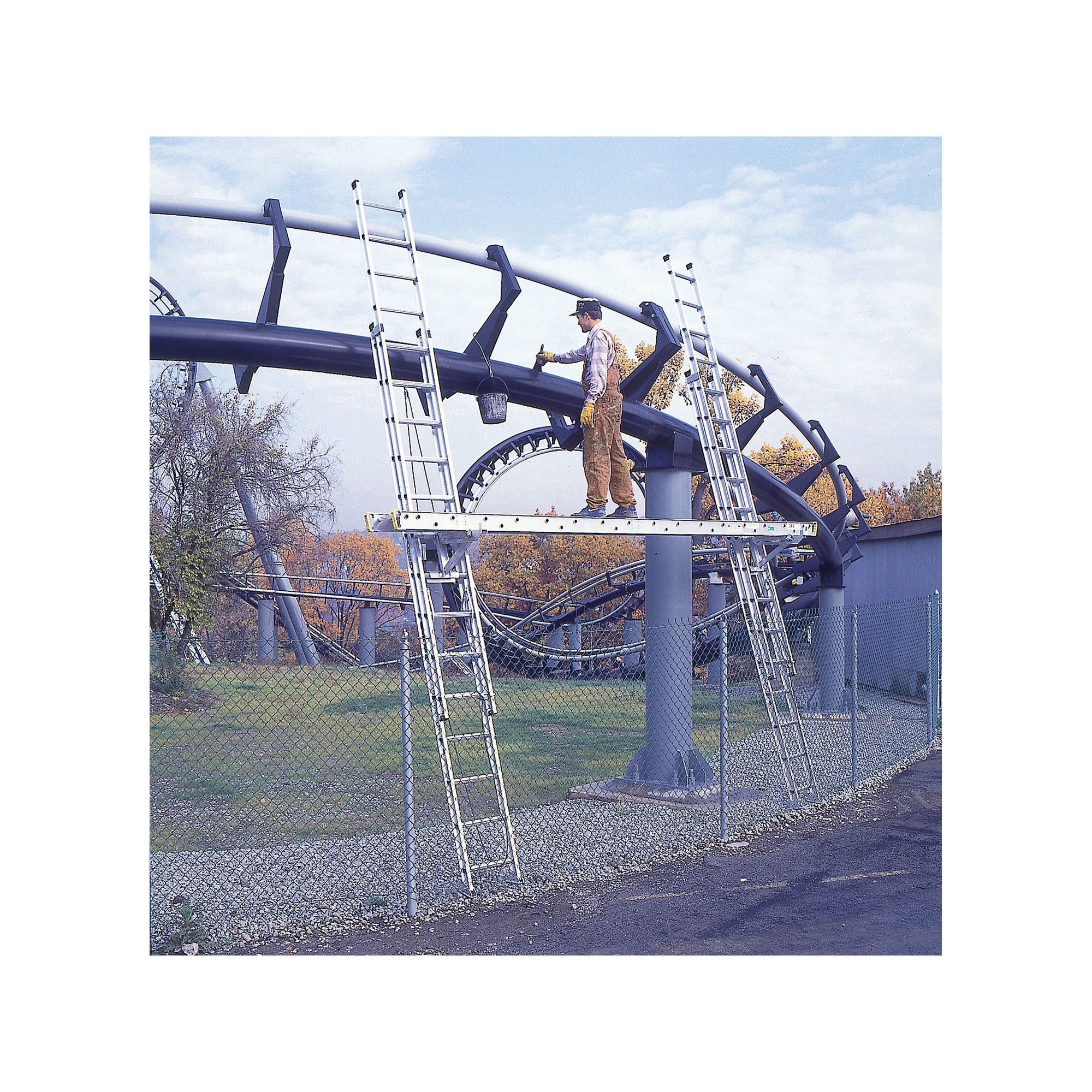 Escalera de Extensión Werner D1500-2 de Aluminio de 28 pies (27 pies de altura alcanzable) Tipo 1A con Capacidad de Carga de 300 lb. Escalera de Extensión D1528-2.