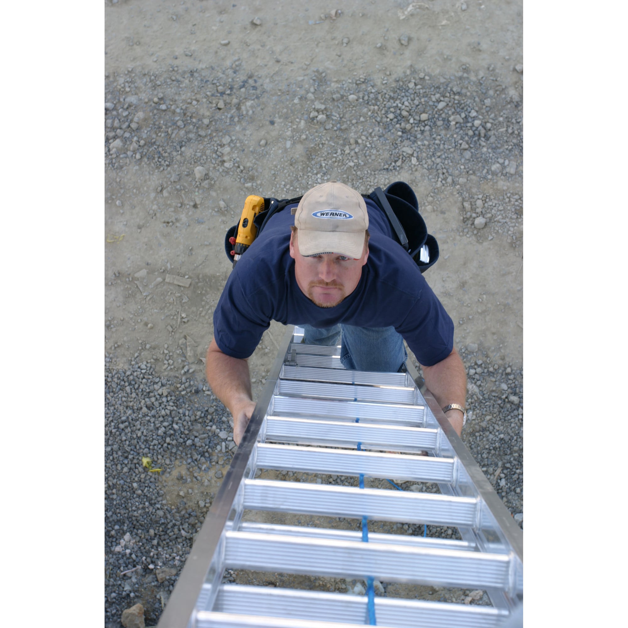 Escalera de Extensión Werner D1500-2 de Aluminio de 28 pies (27 pies de altura alcanzable) Tipo 1A con Capacidad de Carga de 300 lb. Escalera de Extensión D1528-2.