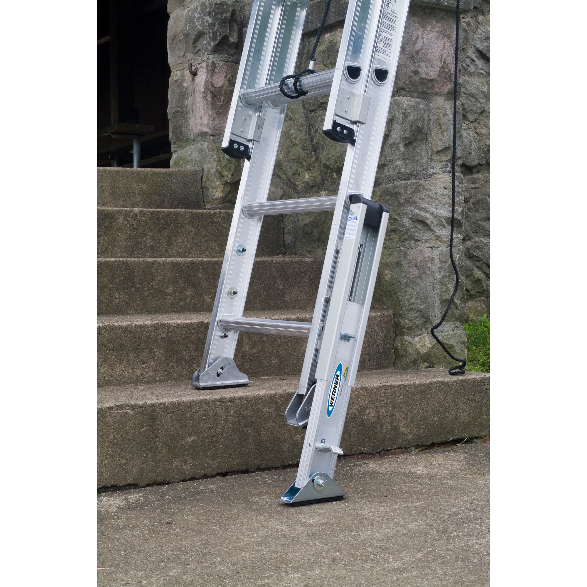Escalera de Extensión Werner D1500-2 de Aluminio de 28 pies (27 pies de altura alcanzable) Tipo 1A con Capacidad de Carga de 300 lb. Escalera de Extensión D1528-2.