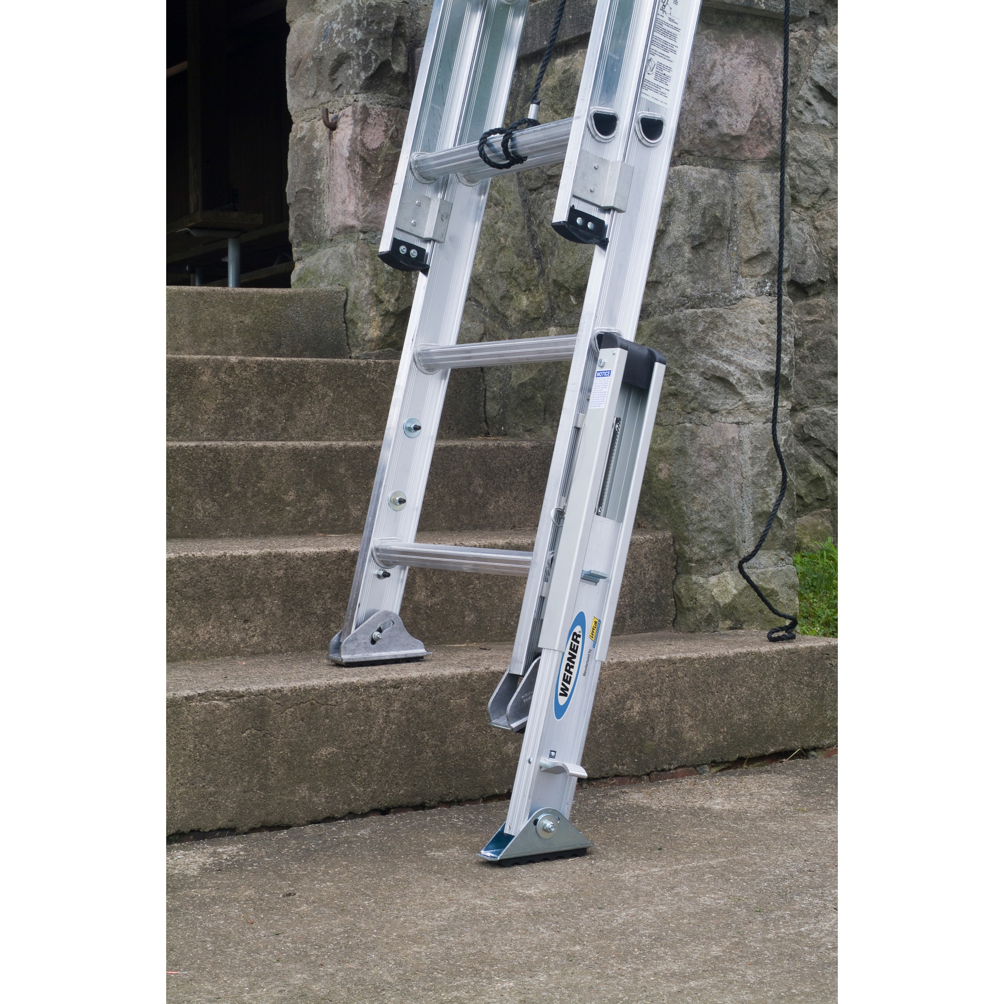 Escalera de Extensión Werner D1500-2 de Aluminio de 28 pies (27 pies de altura alcanzable) Tipo 1A con Capacidad de Carga de 300 lb. Escalera de Extensión D1528-2.