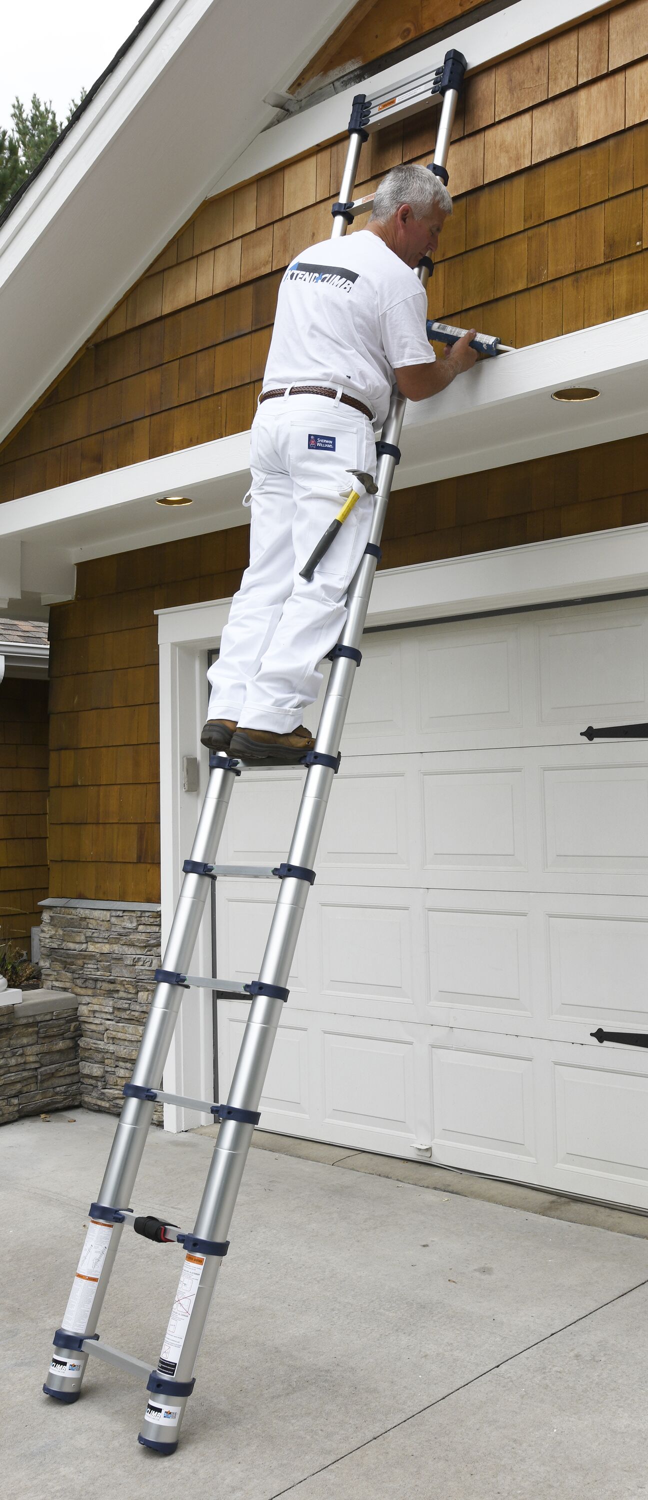 Escalera de extensión telescópica Xtend+Climb 785P+ de aluminio tipo 1 - Certificada por ANSI, 15.5 pies (altura de alcance de 19.5 pies) y capacidad de carga de 250 libras.