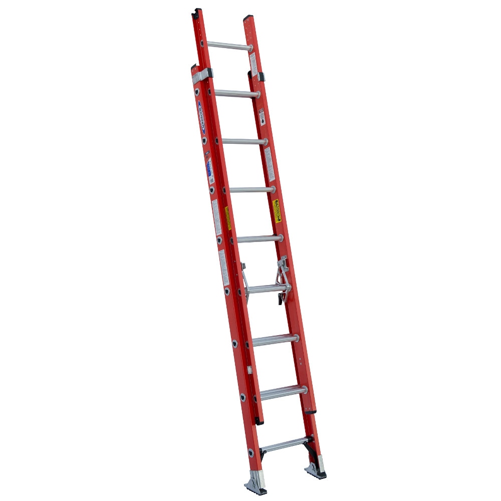 Escalera de extensión de fibra de vidrio tipo 1A Werner D6200-2 de 16 pies (altura de alcance de 15 pies) con capacidad de carga de 300 libras. Modelo de escalera de extensión D6216-2.
