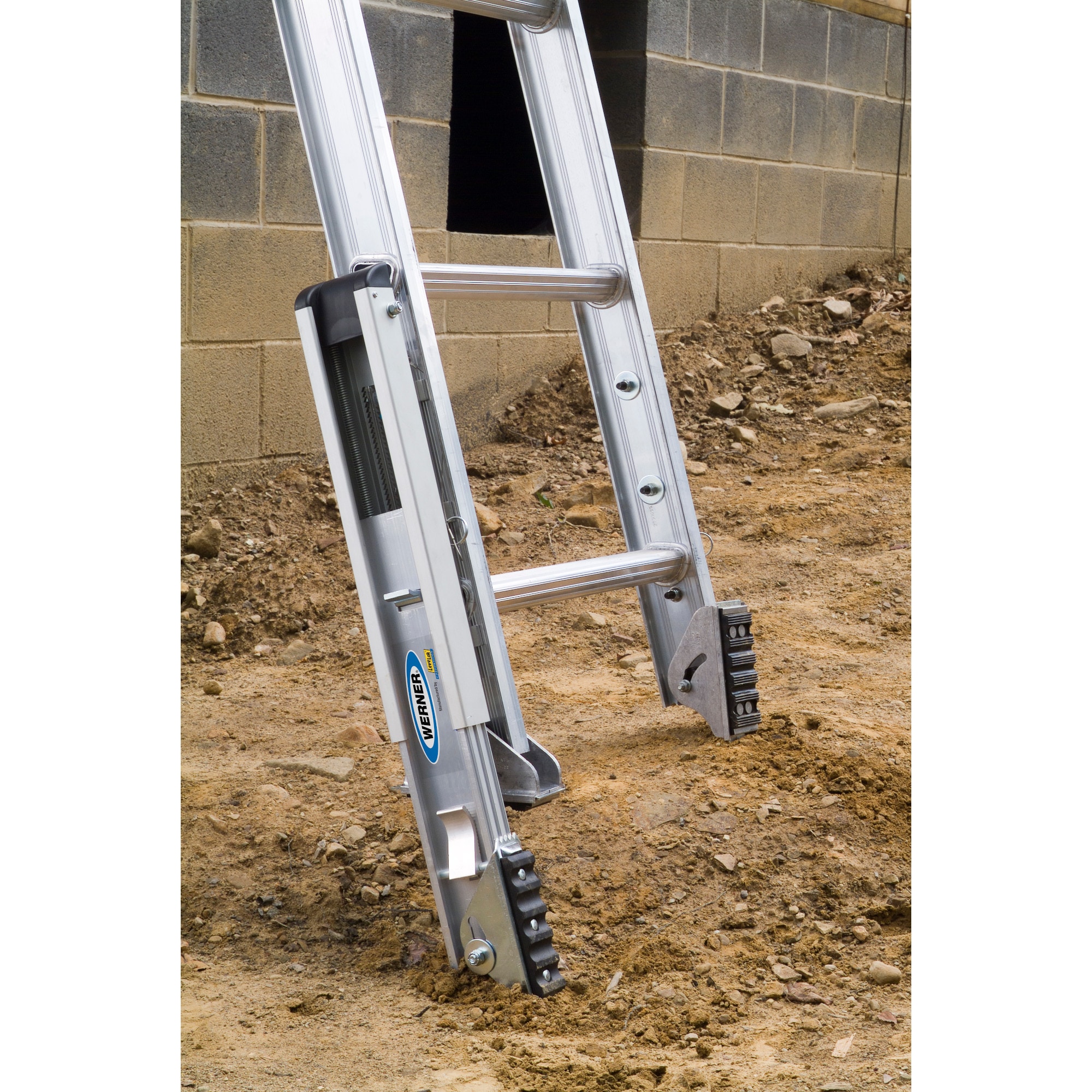 Escalera de extensión de aluminio tipo 1A con capacidad de carga de 300 lb, 24 pies (23 pies de altura alcanzable) Werner D1500-2. Escalera de extensión D1524-2.