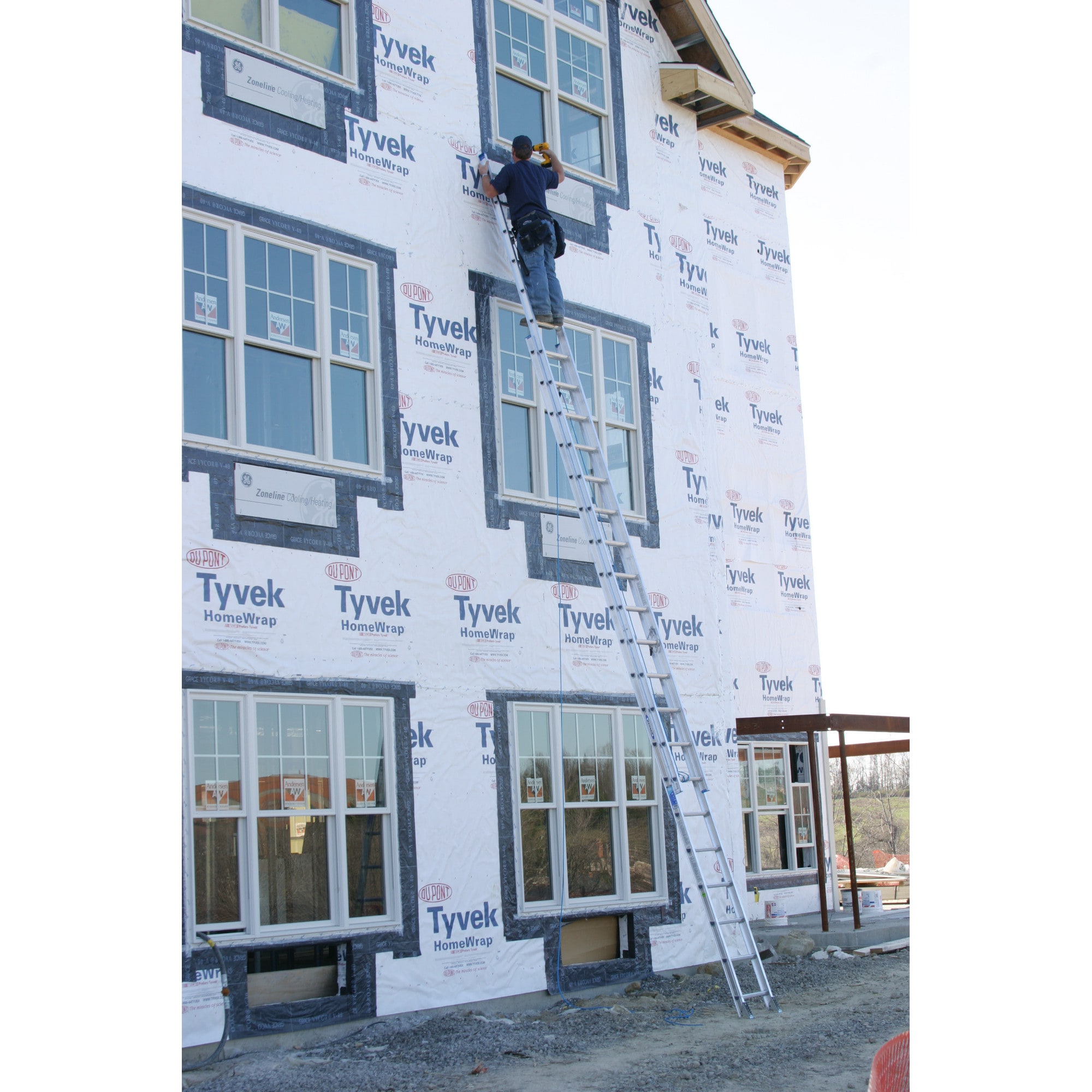 Escalera de extensión de aluminio Werner D1340-2 de 40 pies (37 pies de altura de alcance) Tipo 1 con capacidad de carga de 250 libras (115 kg) D1300-2.