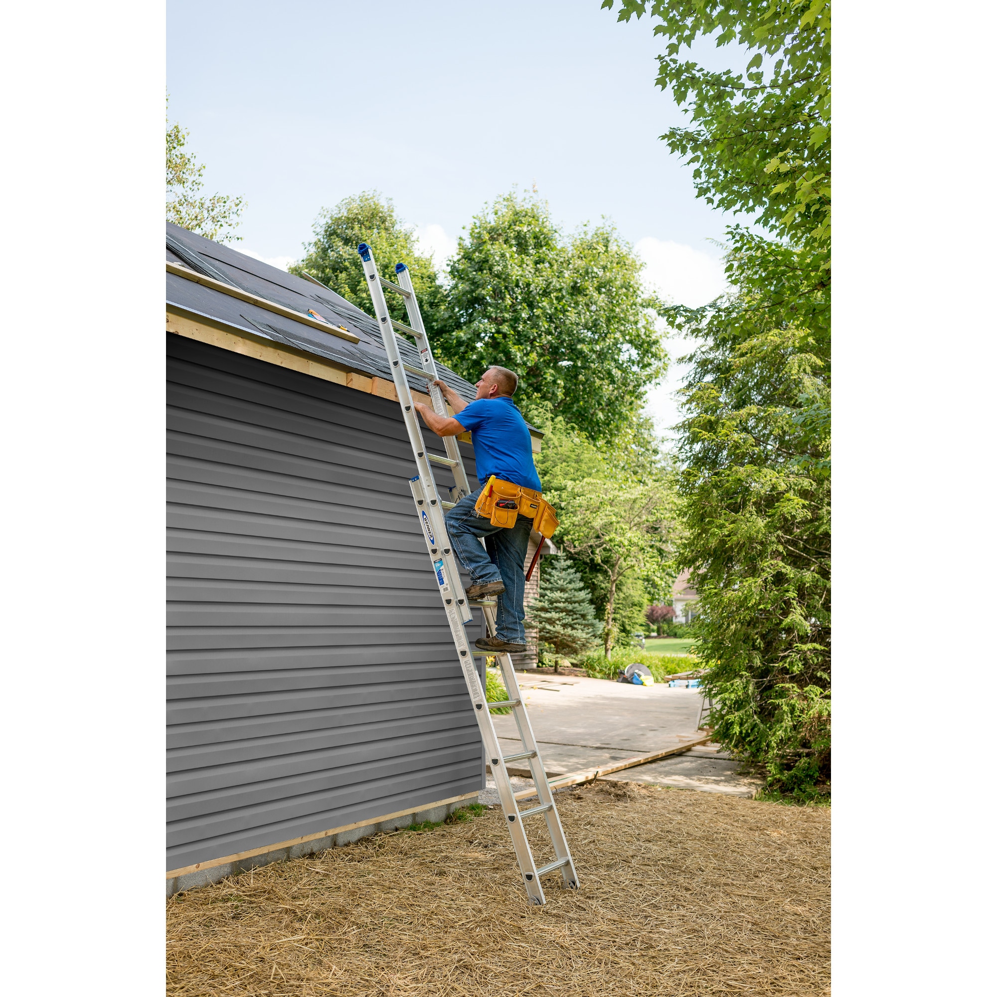 Escalera de extensión de aluminio Werner D1340-2 de 40 pies (37 pies de altura de alcance) Tipo 1 con capacidad de carga de 250 libras (115 kg) D1300-2.