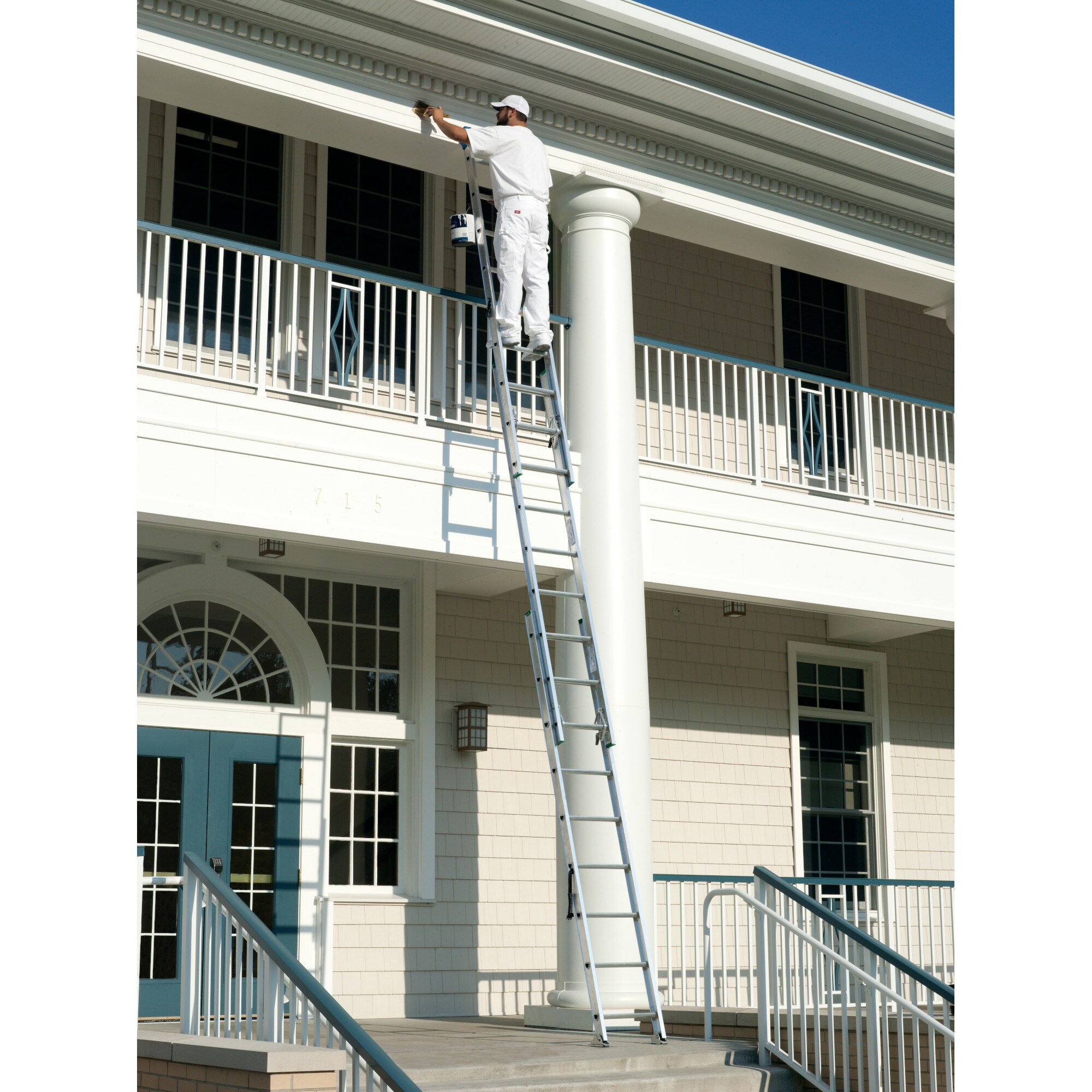 Escalera de extensión Werner D1200-3 de aluminio de tipo 2 con capacidad de carga de 225 lb y 24 pies (altura de alcance de 23 pies) Escalera de extensión D1224-3 de 24 pies.
