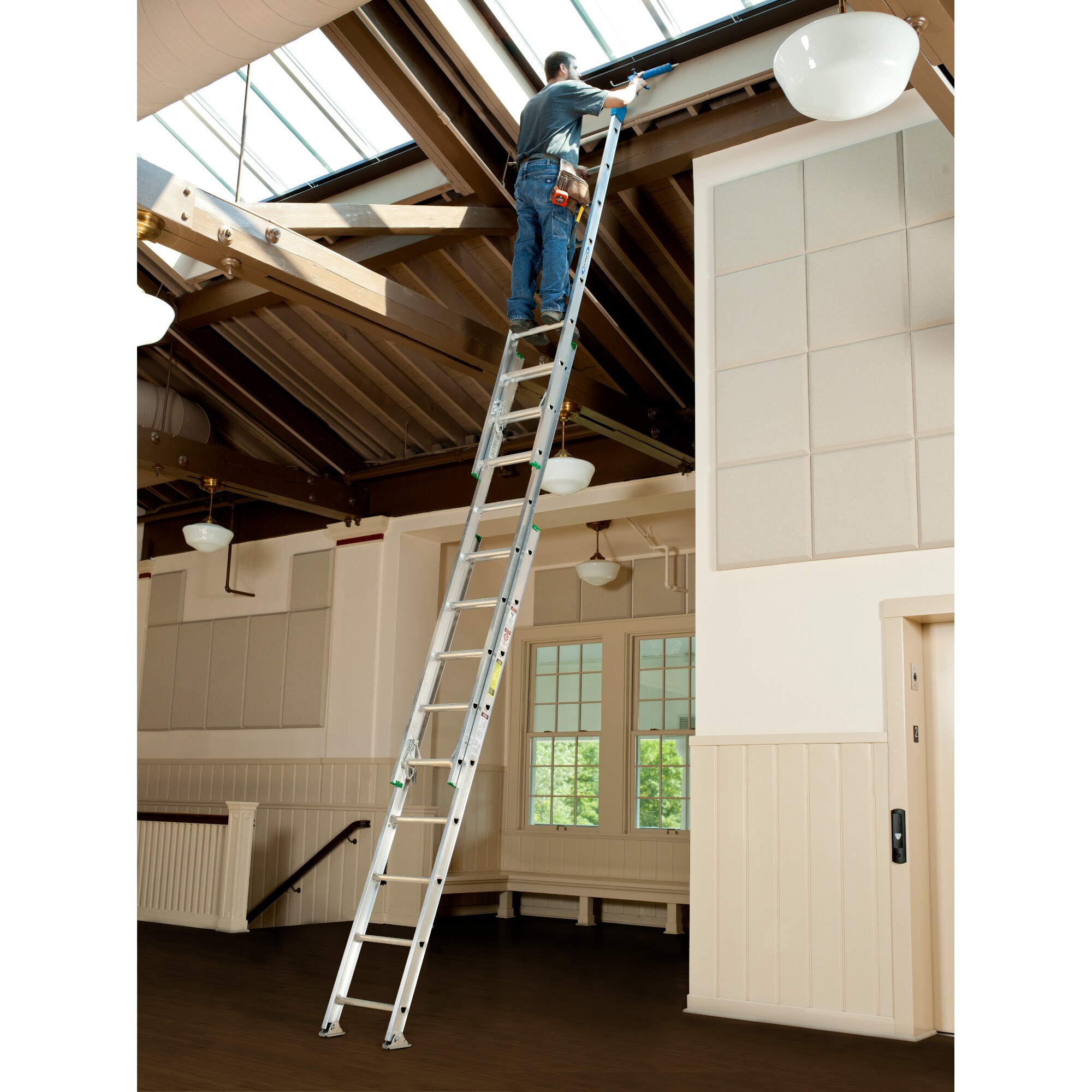 Escalera de extensión Werner D1200-3 de aluminio de tipo 2 con capacidad de carga de 225 lb y 24 pies (altura de alcance de 23 pies) Escalera de extensión D1224-3 de 24 pies.