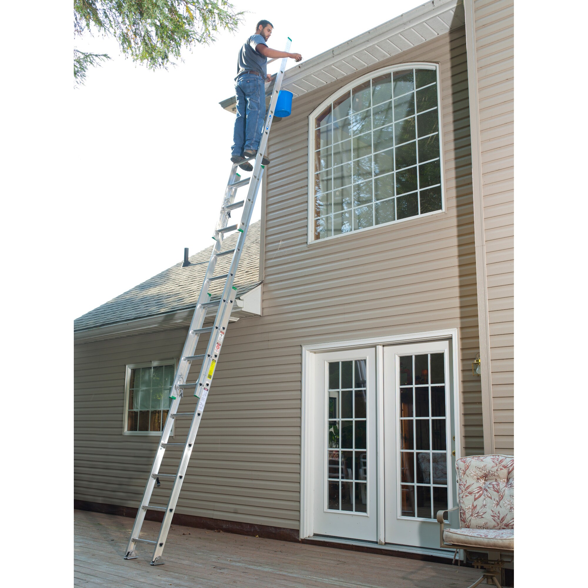 Escalera de extensión Werner D1200-3 de aluminio de tipo 2 con capacidad de carga de 225 lb y 24 pies (altura de alcance de 23 pies) Escalera de extensión D1224-3 de 24 pies.