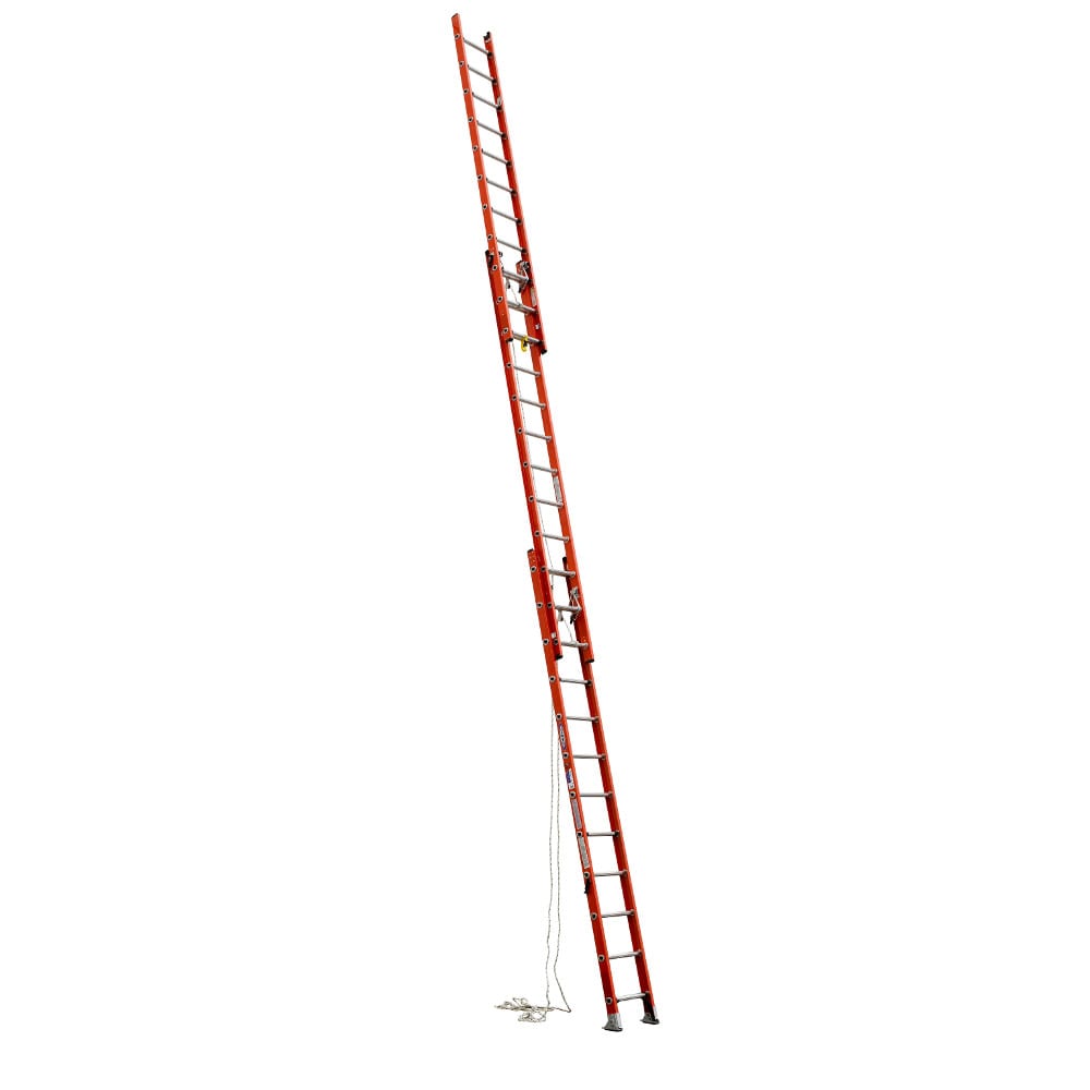 Escalera de extensión de fibra de vidrio Tipo 1A Werner D6200-3 de 32 pies (31 pies de altura de alcance) con capacidad de carga de 300 lbs. Modelo D6232-3