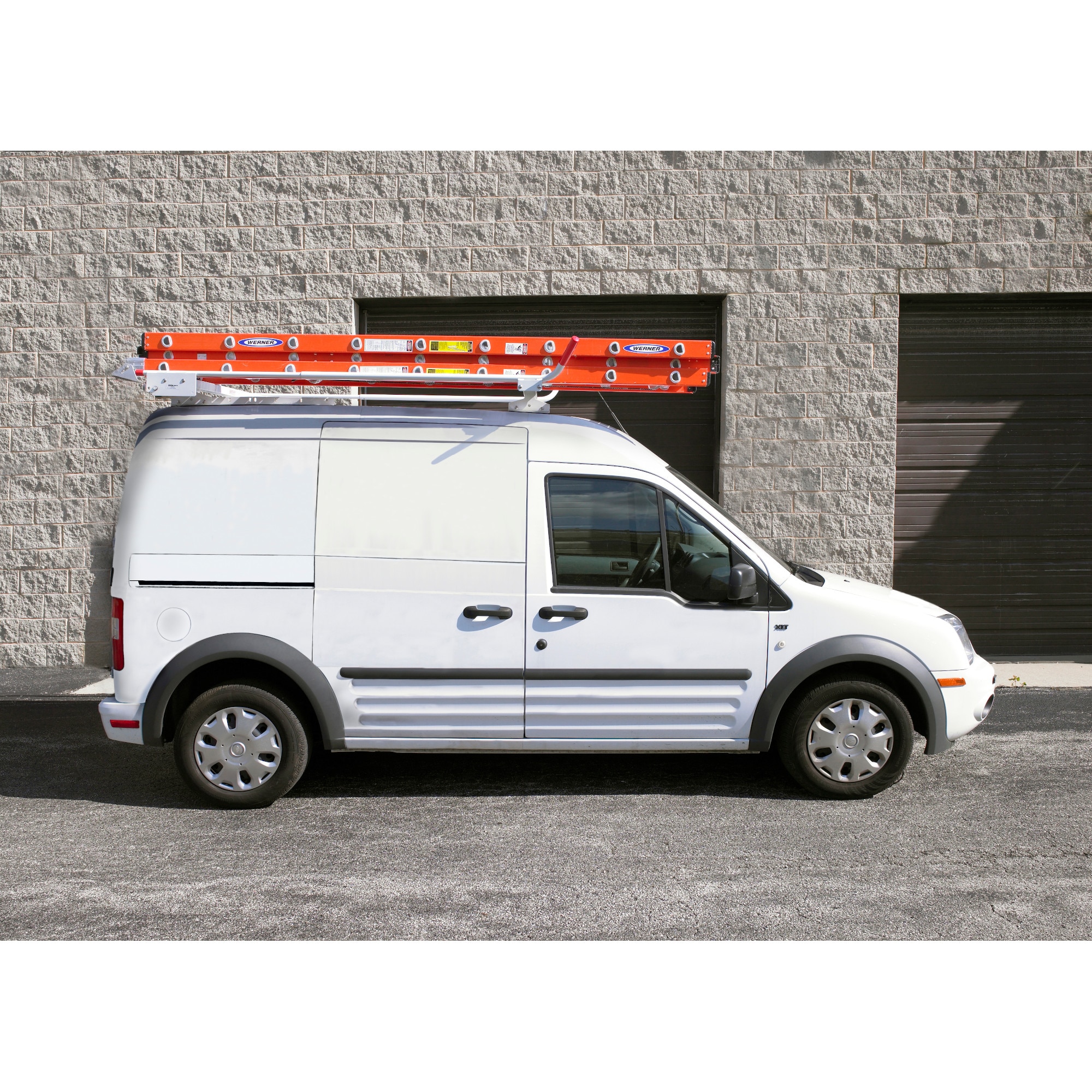 Escalera de extensión de fibra de vidrio Tipo 1A Werner D6200-3 de 32 pies (31 pies de altura de alcance) con capacidad de carga de 300 lbs. Modelo D6232-3