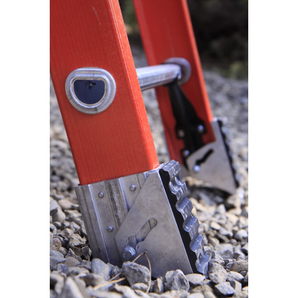 Escalera de extensión de fibra de vidrio Tipo 1A Werner D6200-3 de 32 pies (31 pies de altura de alcance) con capacidad de carga de 300 lbs. Modelo D6232-3