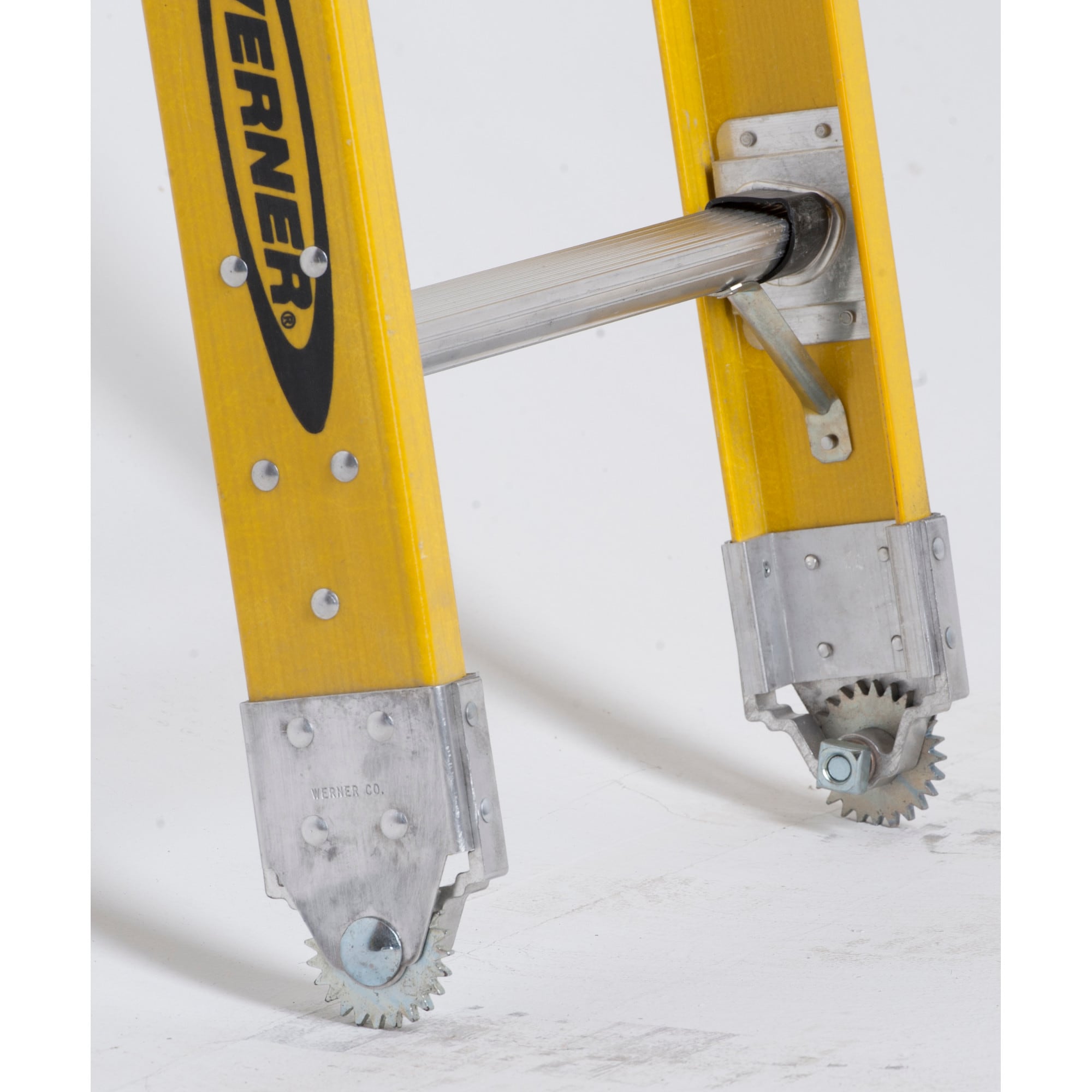 Escalera extensible de fibra de vidrio Werner D7100-2 de 28 pies (27 pies de altura alcanzable) Tipo 1AA con capacidad de carga de 375 lbs. Escalera extensible modelo D7128-2