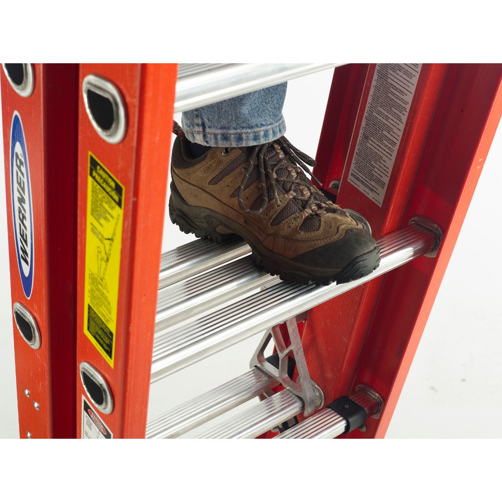 Escalera extensible de fibra de vidrio Werner D6200-3 de 20 pies (altura de alcance de 19 pies) tipo 1A con capacidad de carga de 300 lbs. Escalera extensible D6220-3 de fibra de vidrio con capacidad de carga de 300 lbs.
